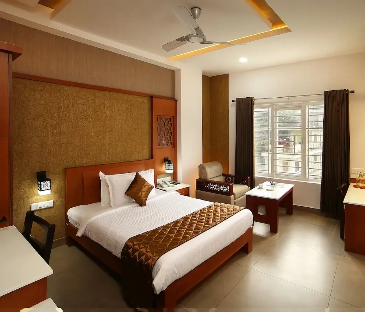 Kgees- HillTown Hotel