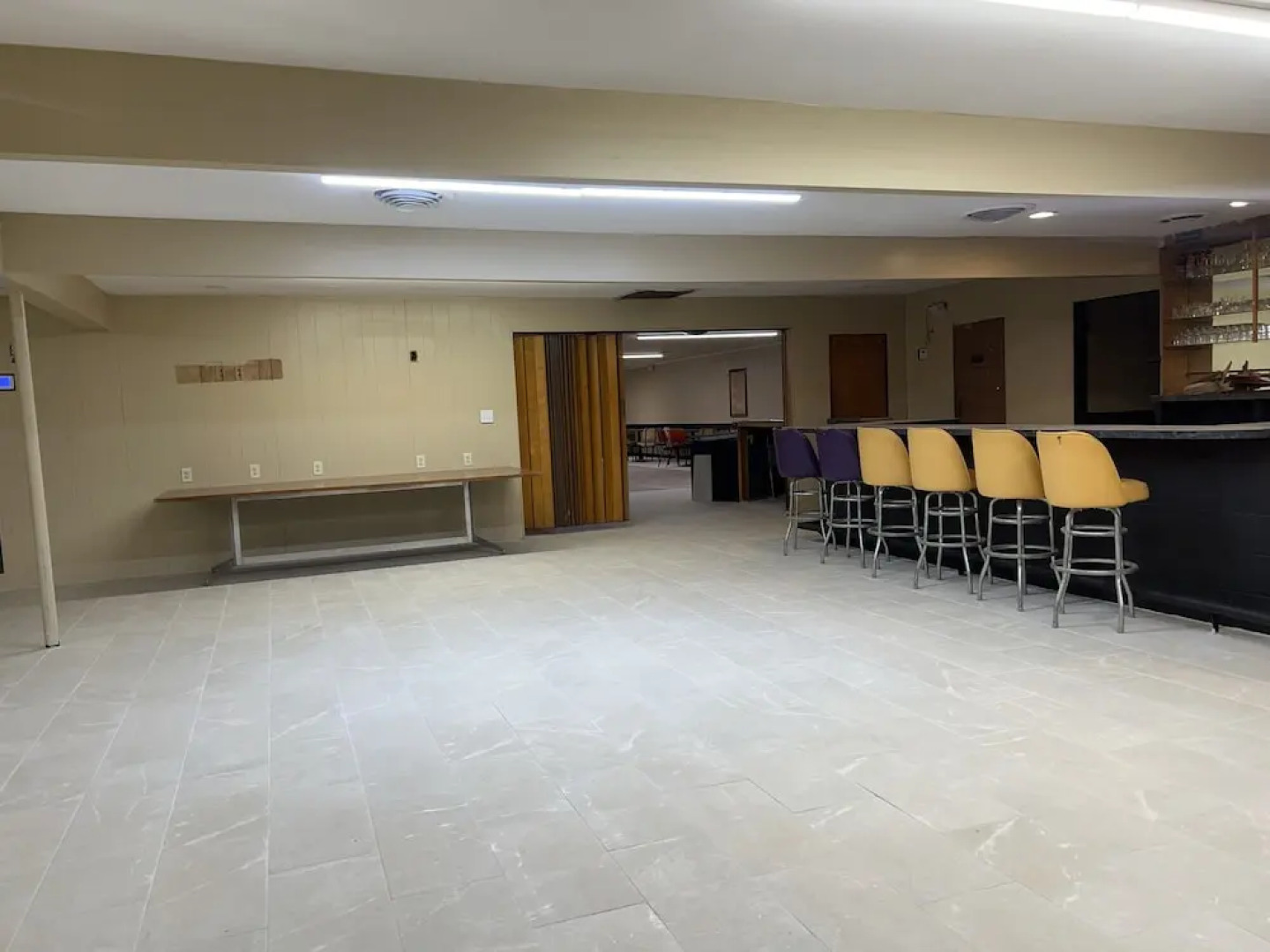 Driftwood Inn and Lodge by the lake