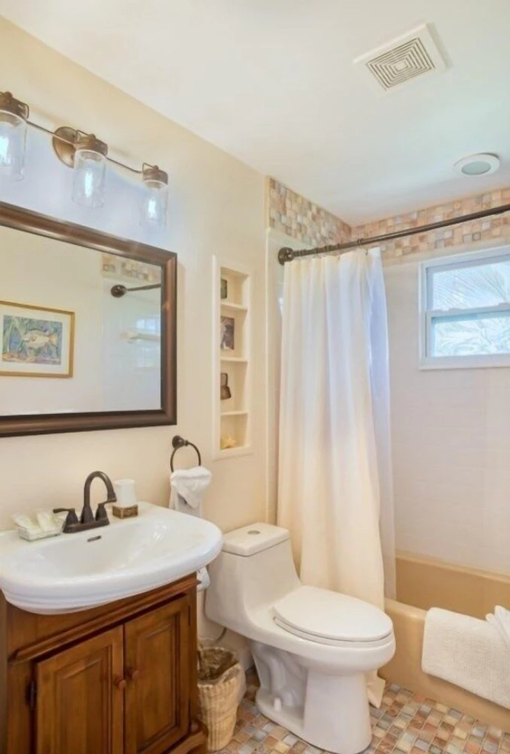 Henderson 3 Bedroom Home by RedAwning