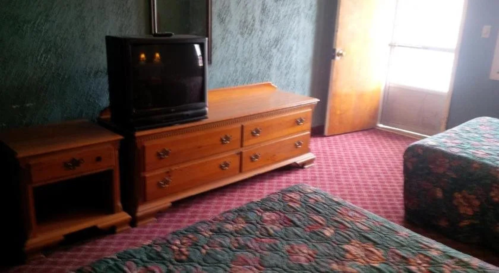 Pink Fountain Motor Inn