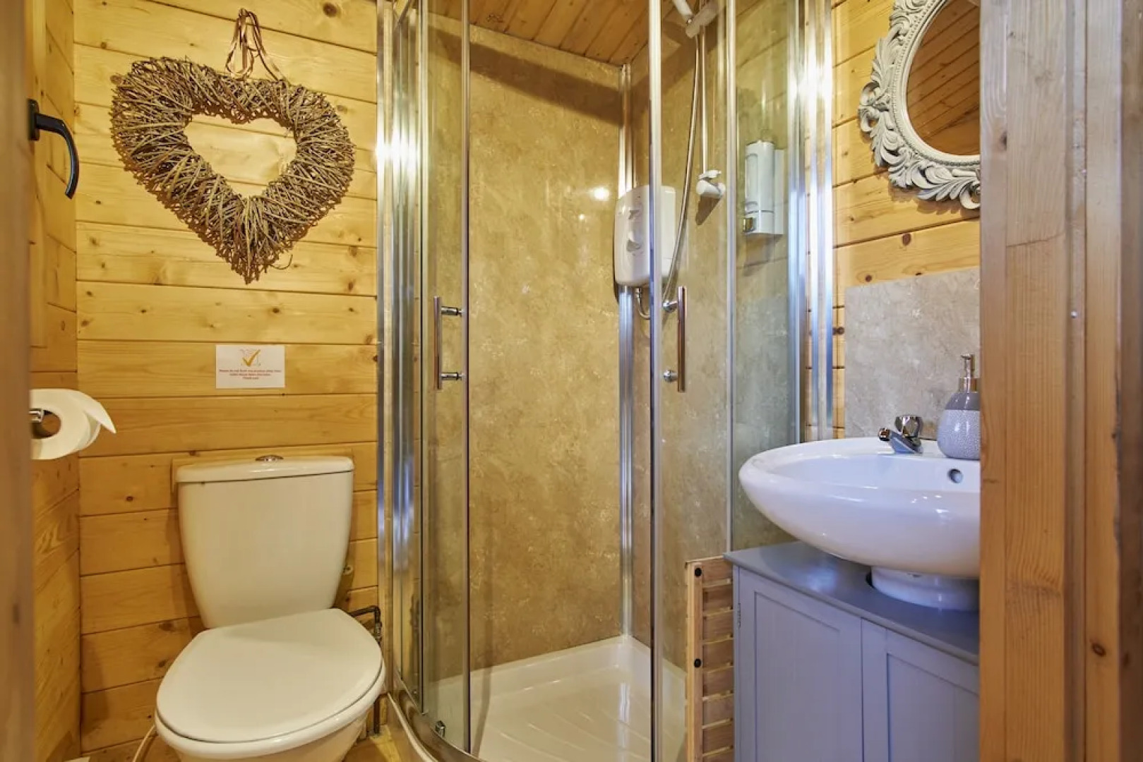 1-bed Cabin, 2 Adults, Wood Burning Hot Tub & Fire