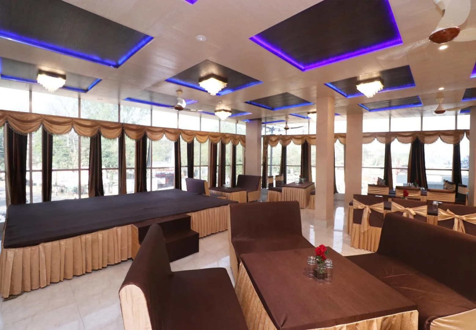 Mv Hotel By OYO Rooms