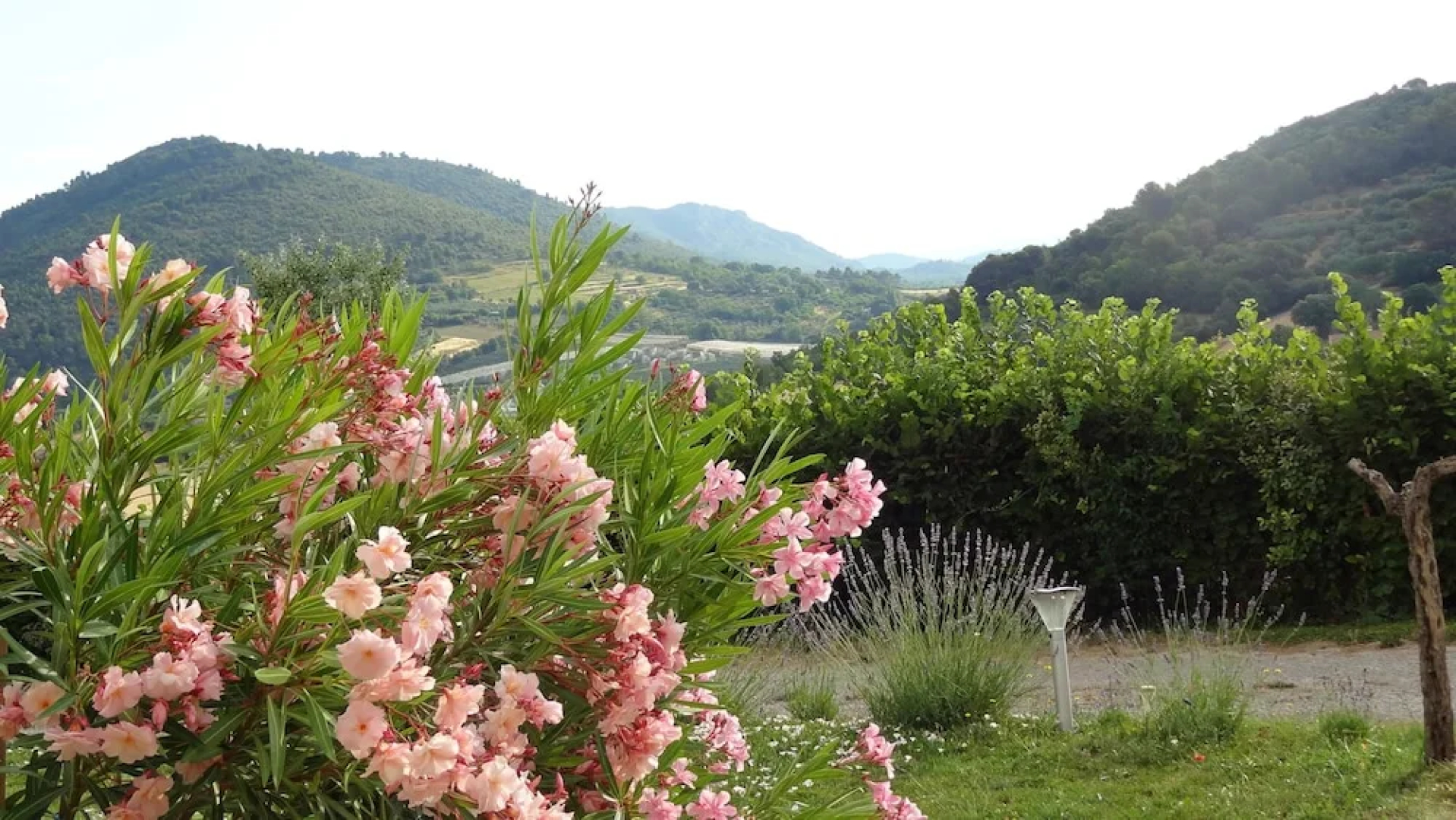 Apartment With one Bedroom in Manosque, With Wonderful Mountain View, Furnished Garden and Wifi - 97 km From the Beach