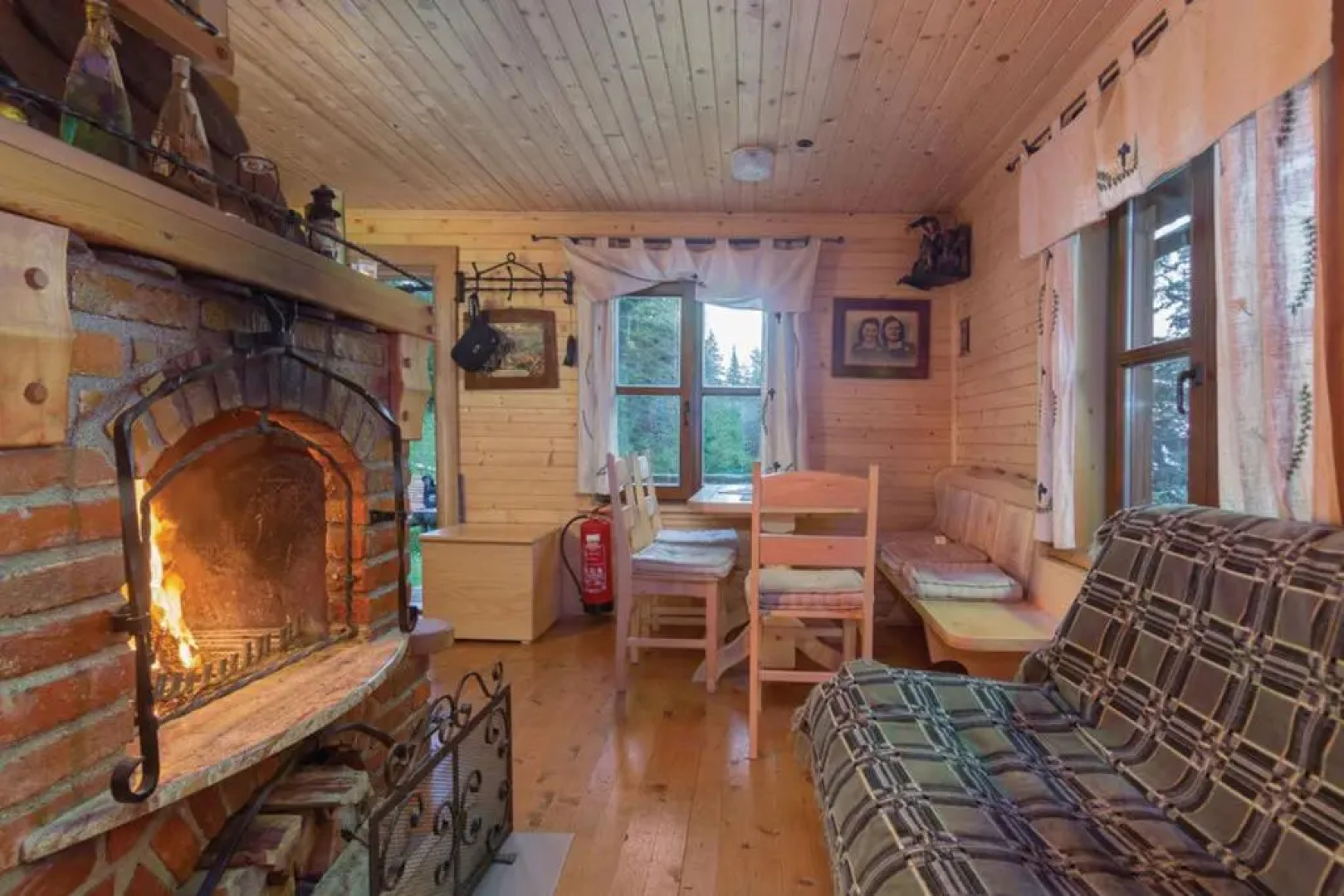 Forest Hut Podvežak With Finnish Tub