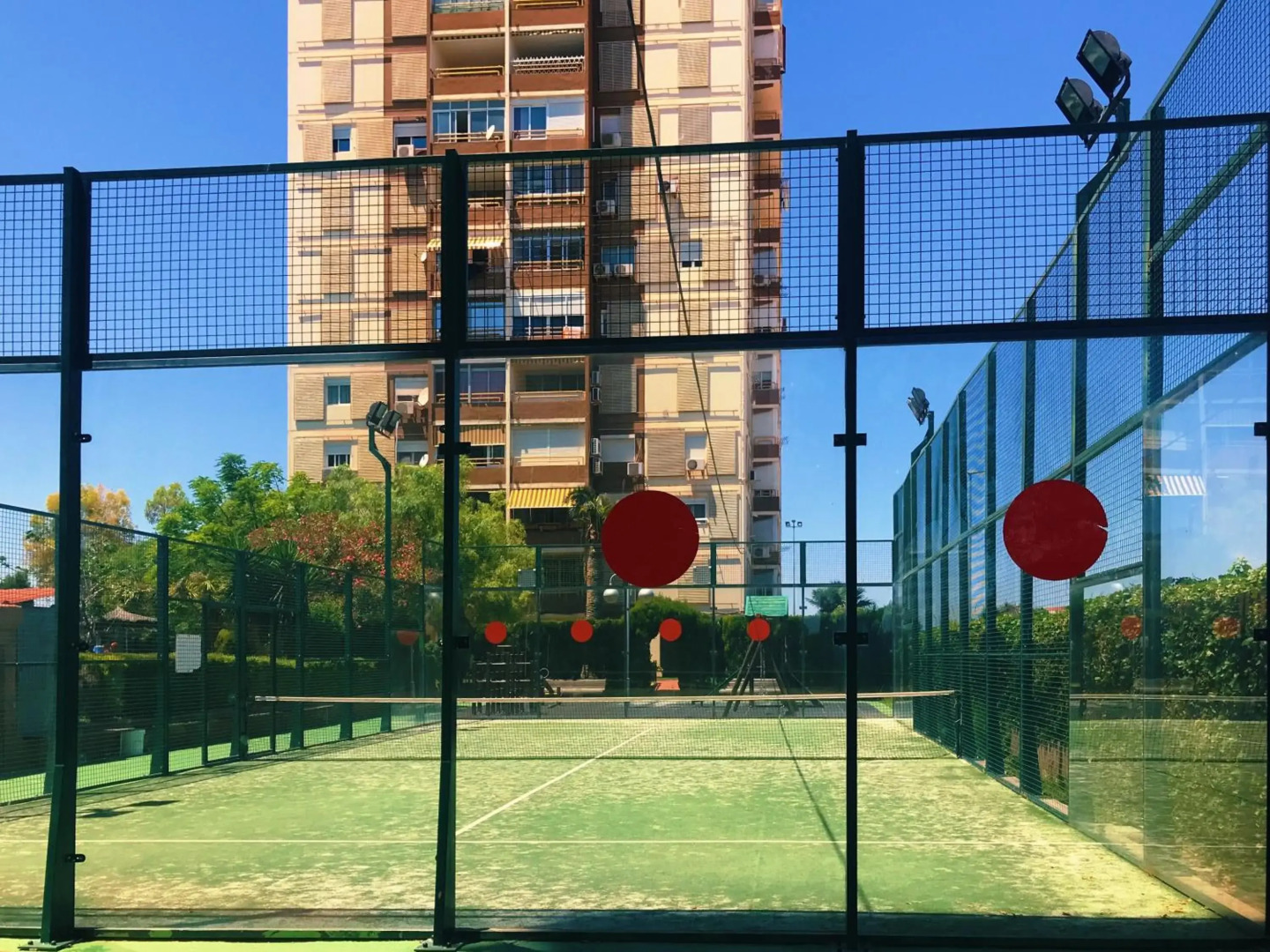 The White Apartment: Luxury, Beach and Design