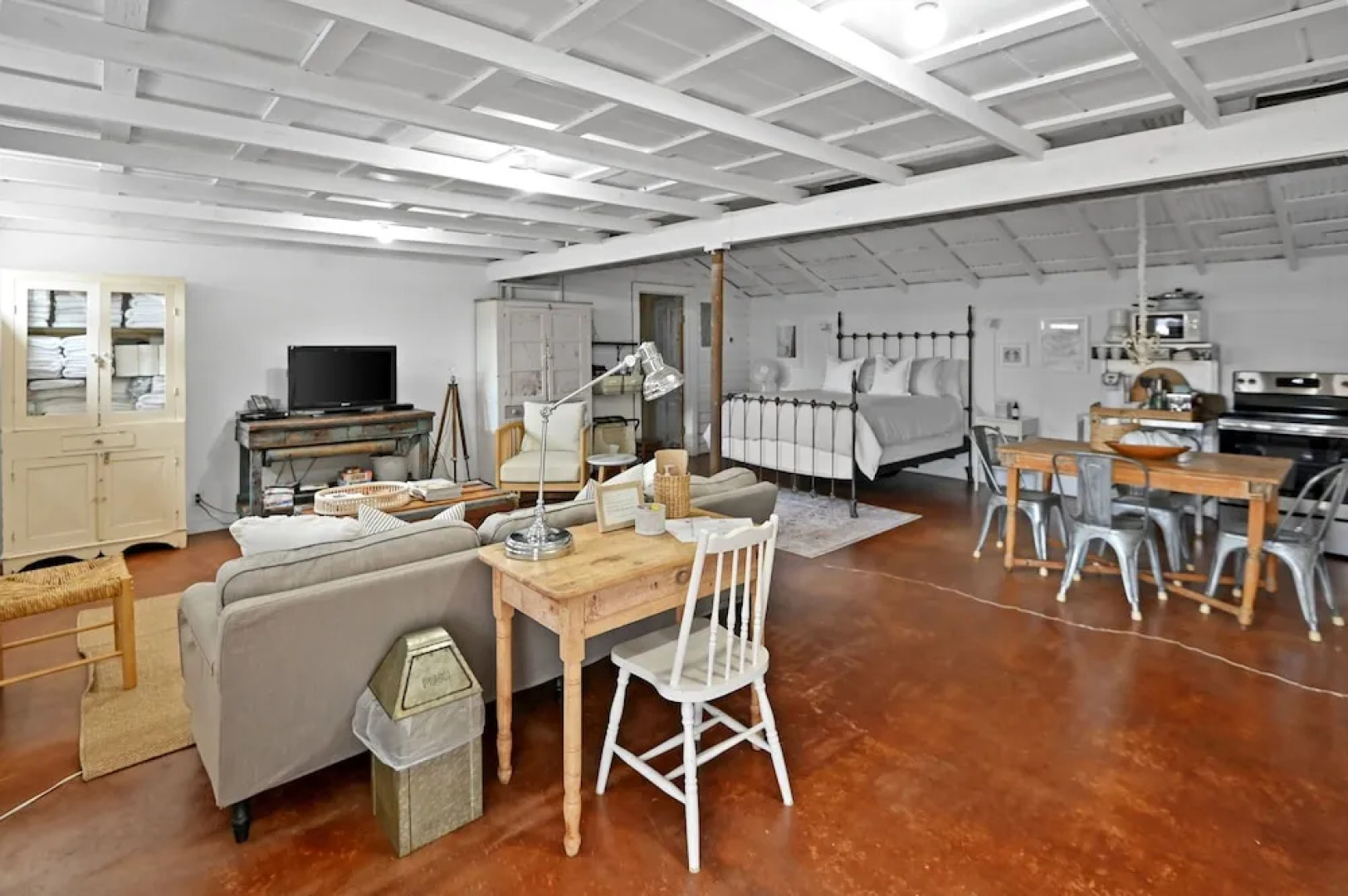 Gausthaus 402 1 Bedroom Cottage by RedAwning