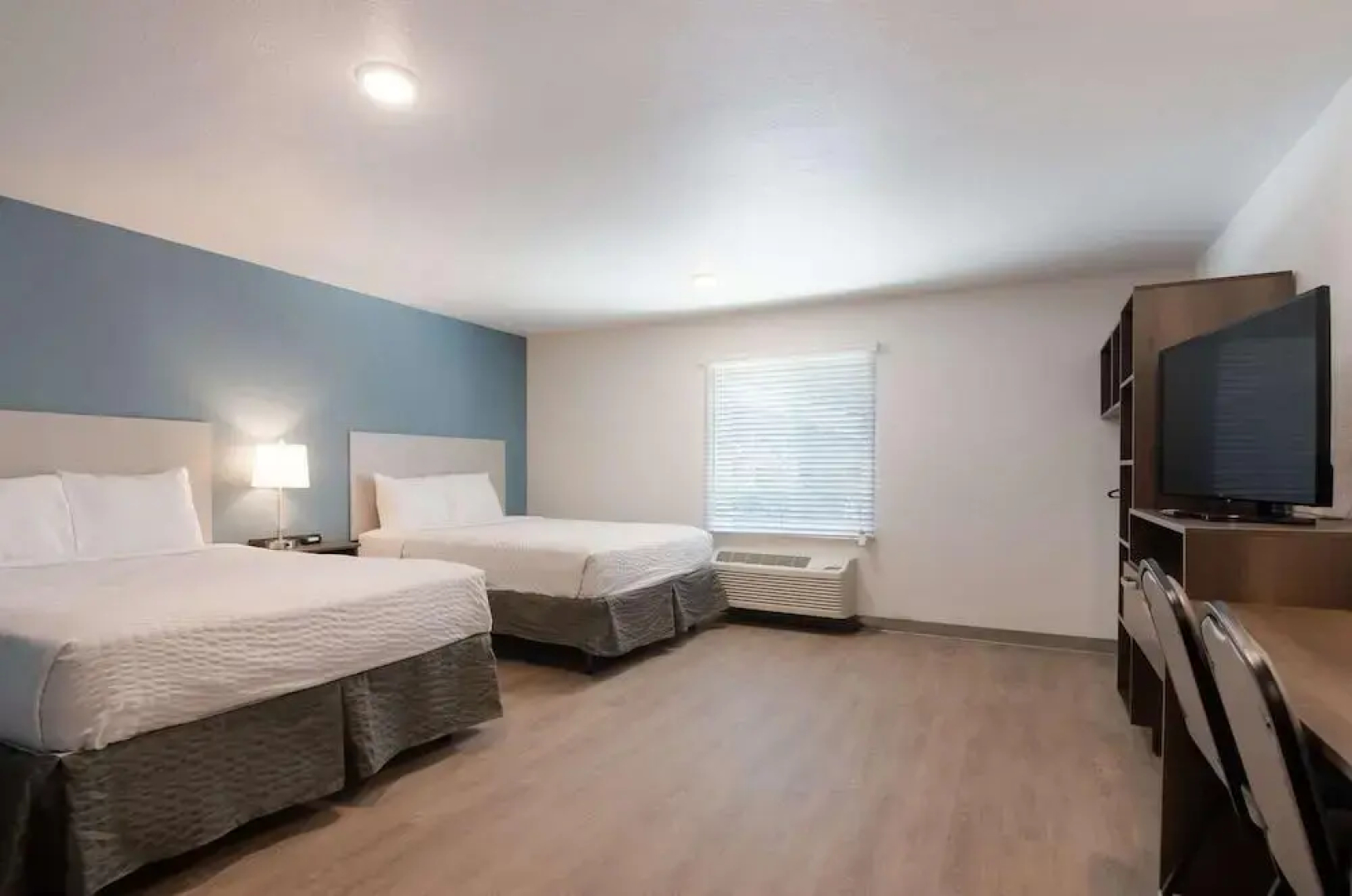 WoodSpring Suites