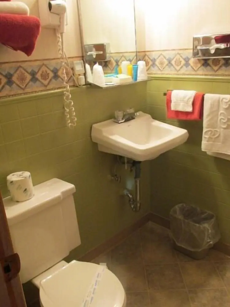 Elms Motel