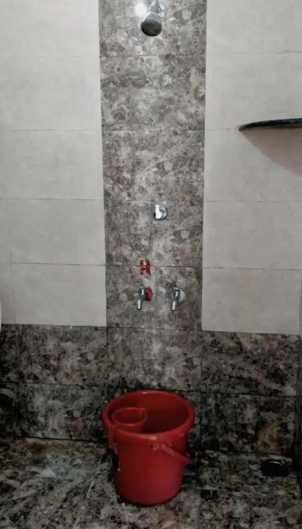 Iroomz Hotel Gananjaya - Hostel