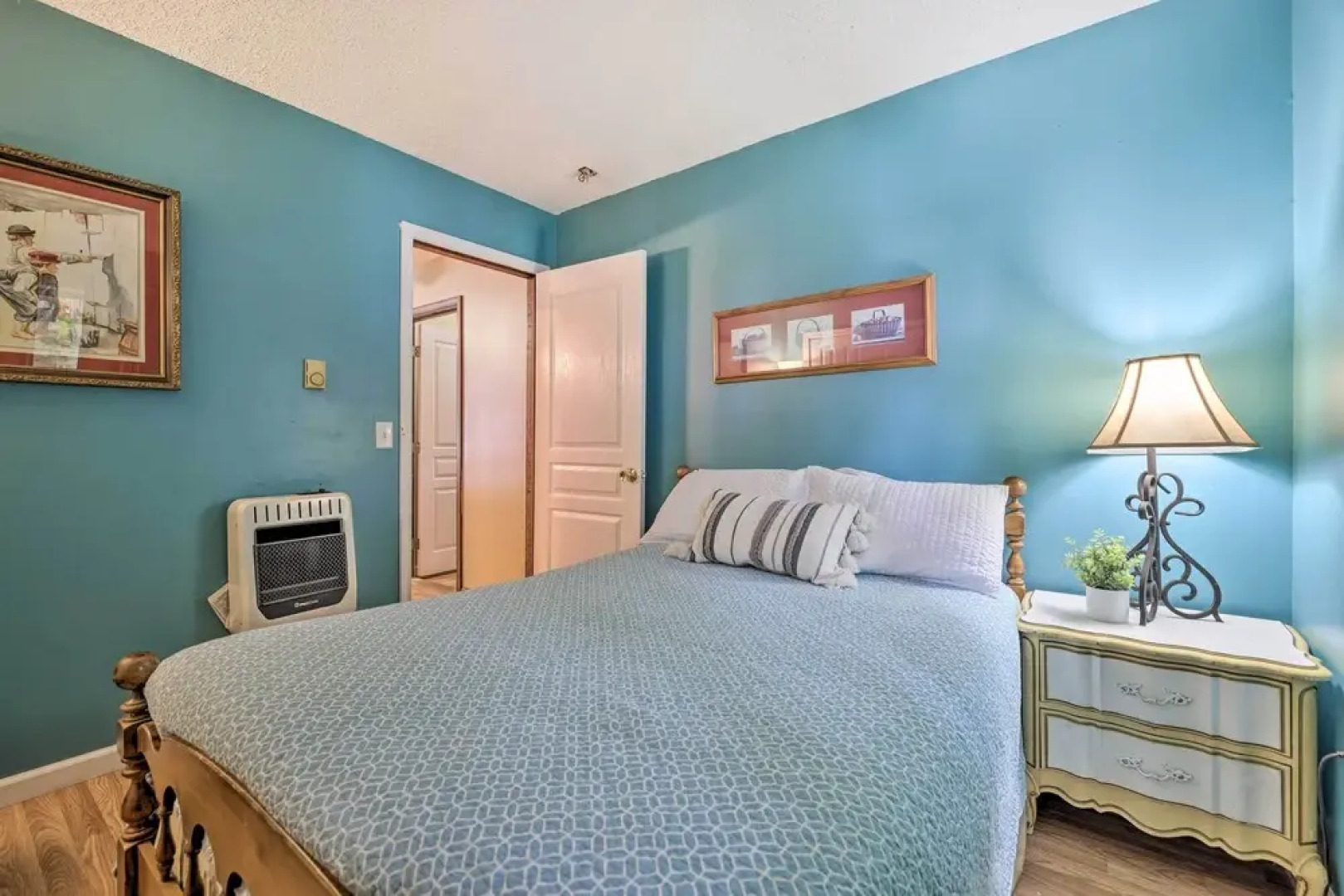 Game Room & Kayaks: Lakefront Poconos Home!