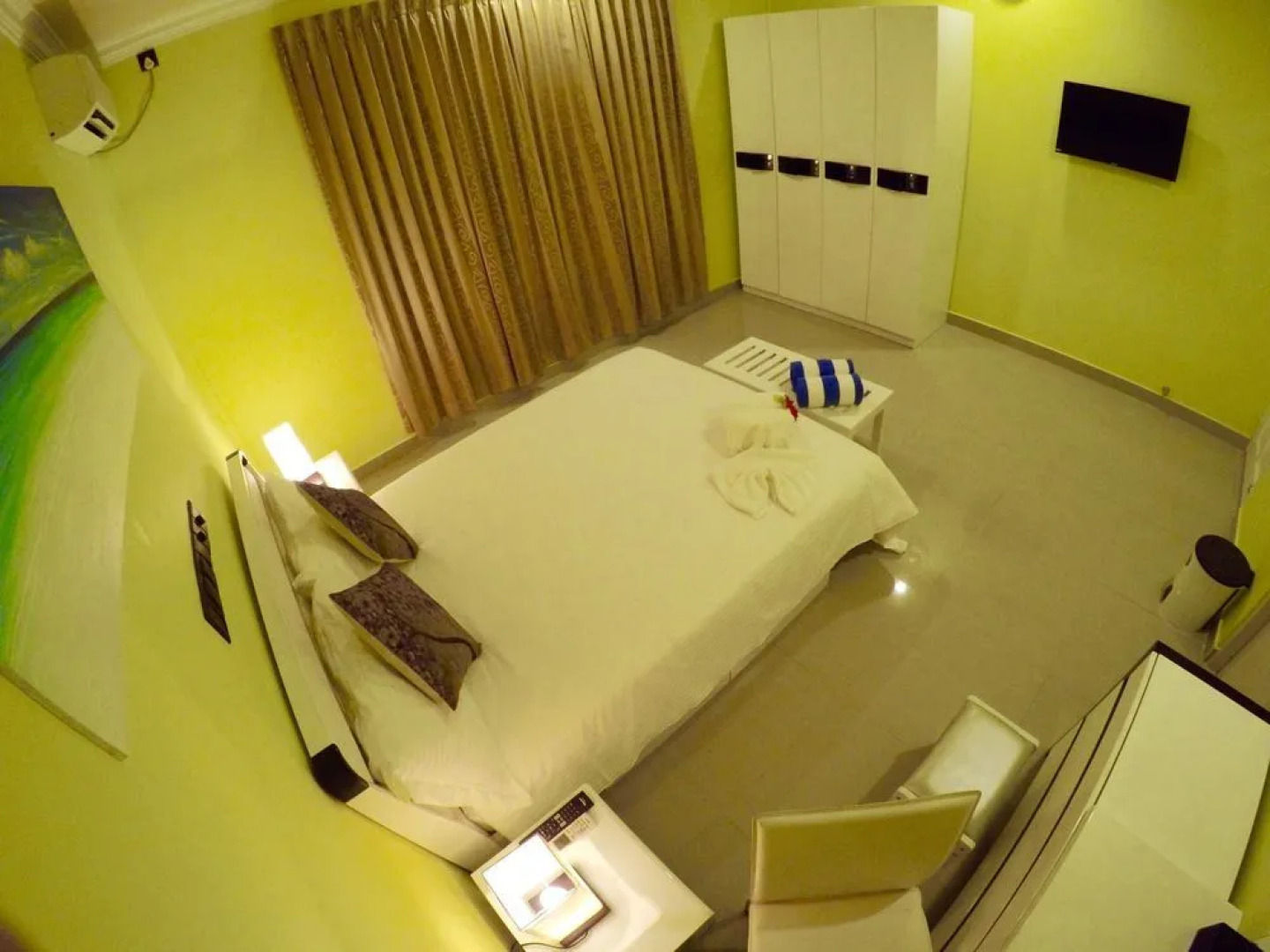 Отель Ithaa Inn Kamadhoo