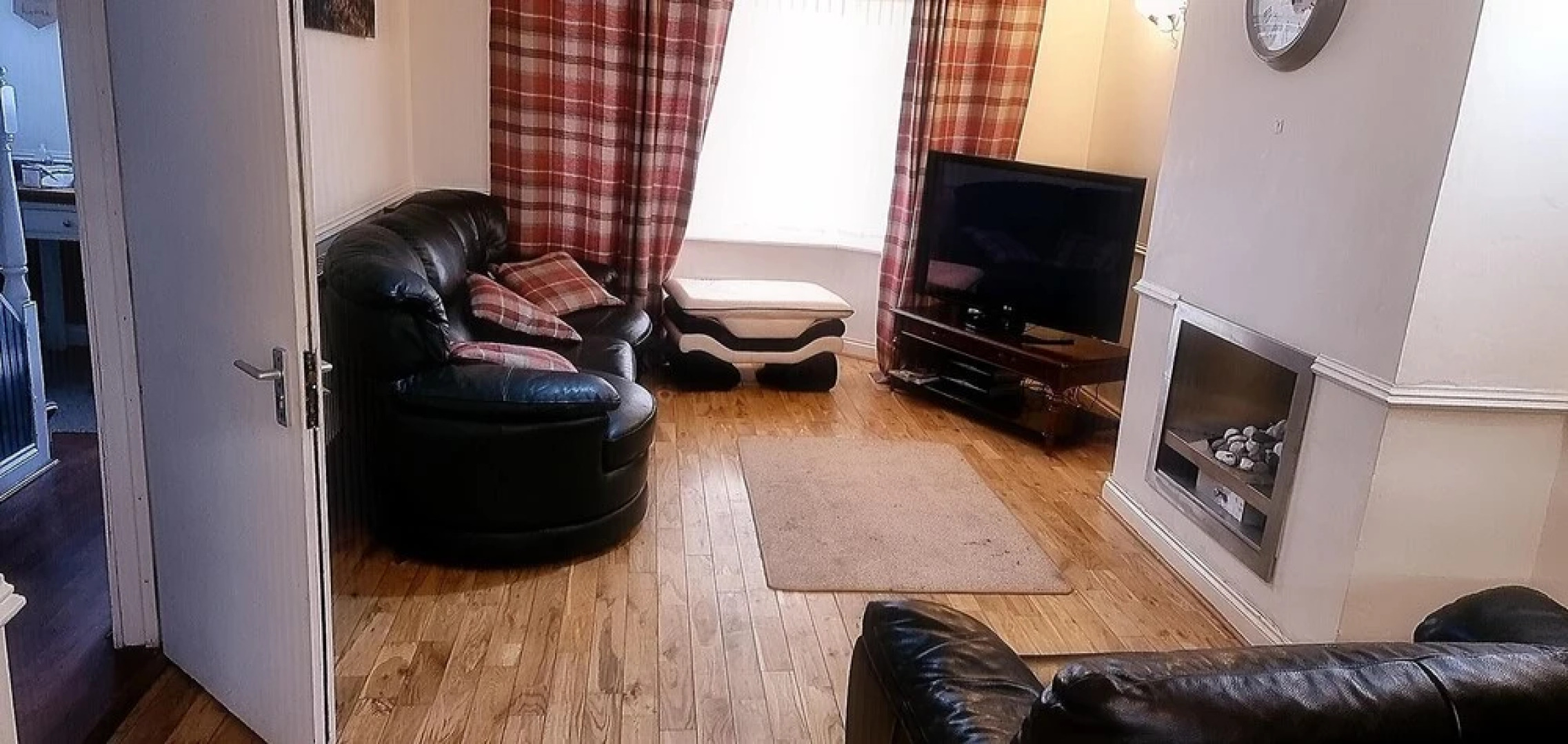Captivating 3-bed in Wednesbury, Free Parking
