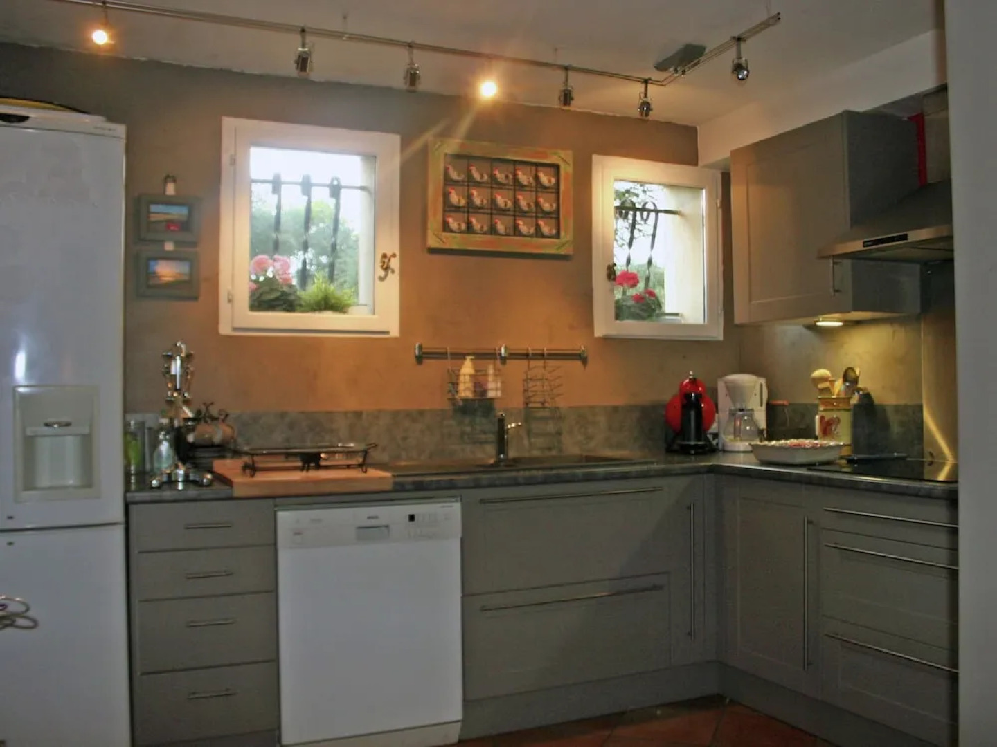 Detached Villa Situated Between the Vineyards and Views of the Mont Ventoux