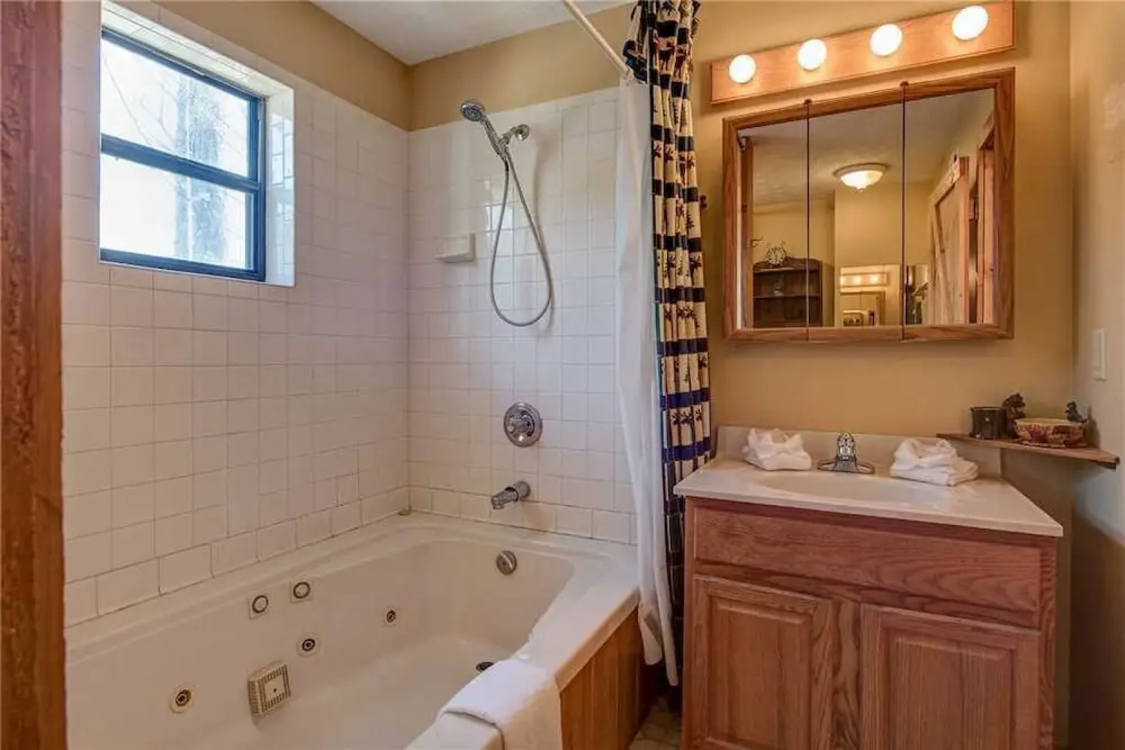 Bearway to Heaven 1 Bedroom Home with Hot Tub