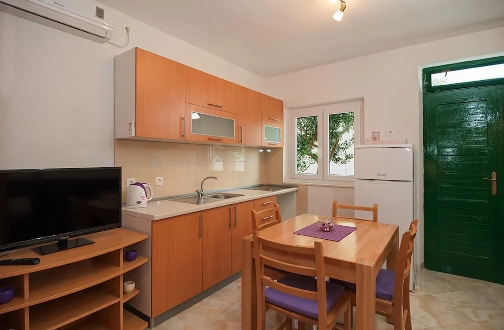 Spacious Apartment Krvavica