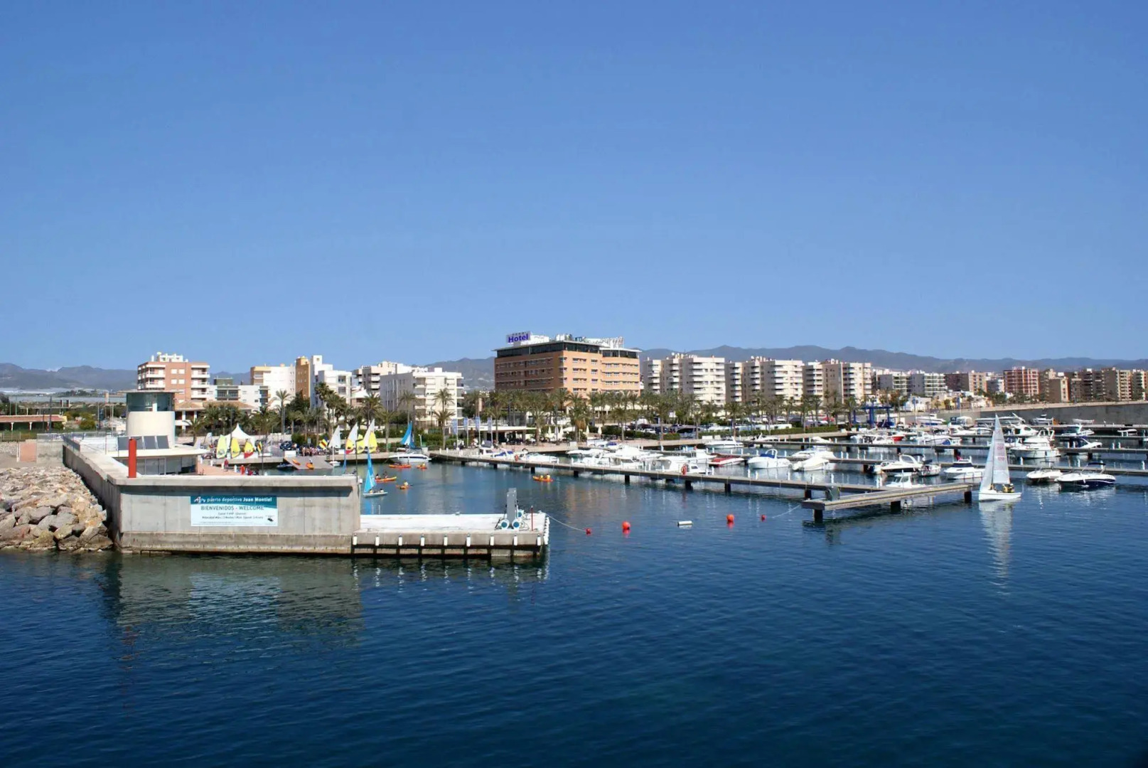 Senator Águilas Hotel