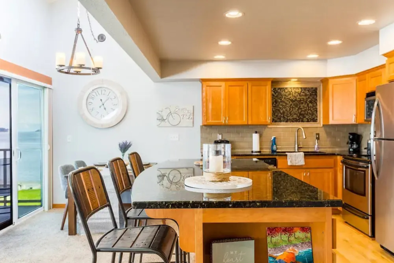 Coastal Chic Beach Condo by Avantstay Balcony