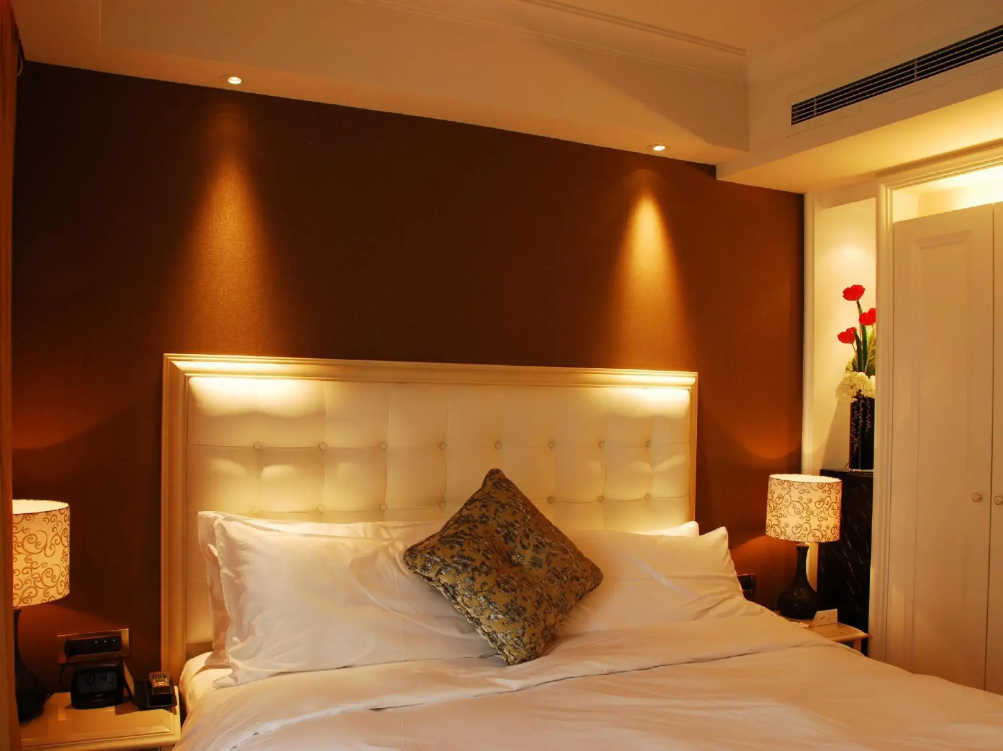 Wealthy All Suite Hotel Suzhou