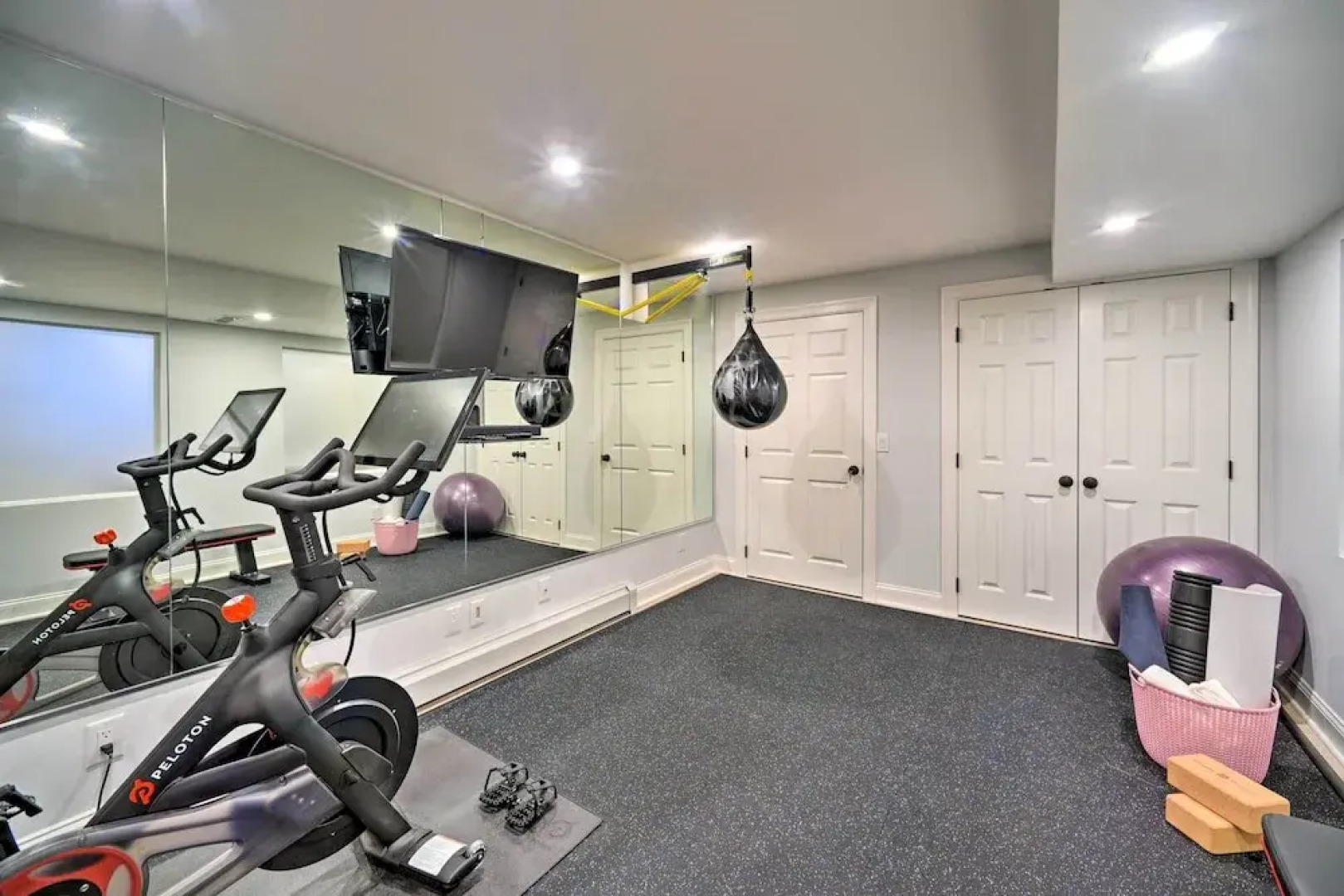 Stunning House w/ Deck, Game Room & Home Gym!