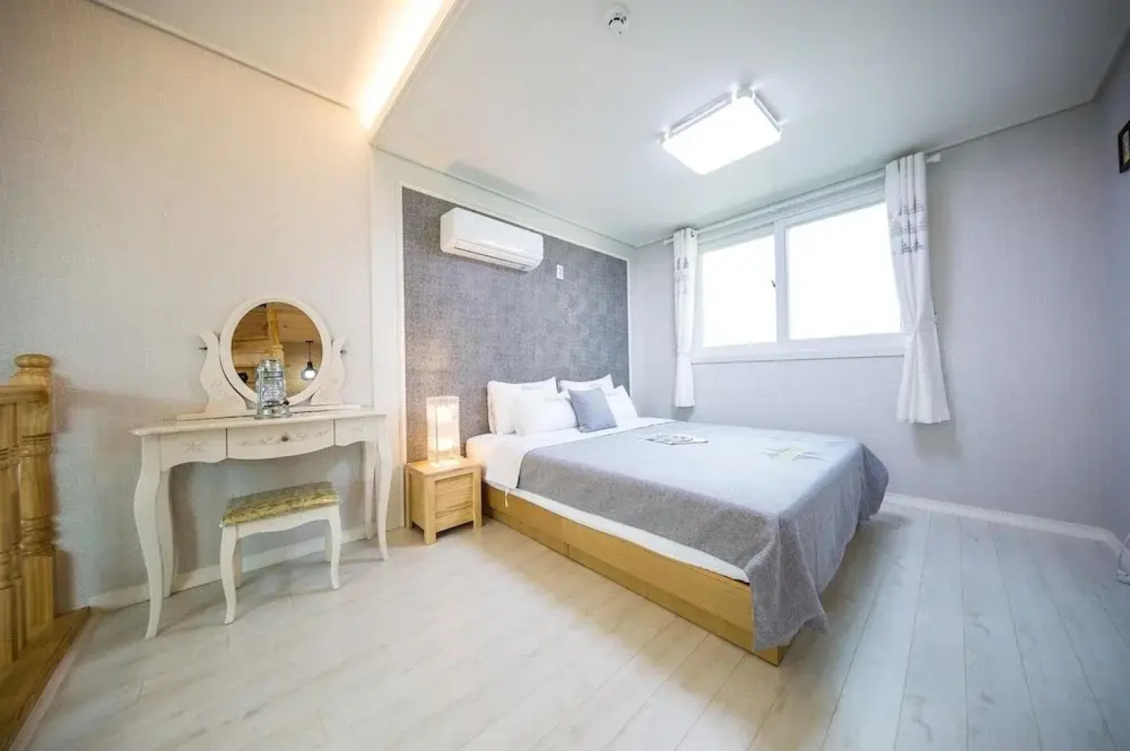 Tongyoung S468 Poolvilla