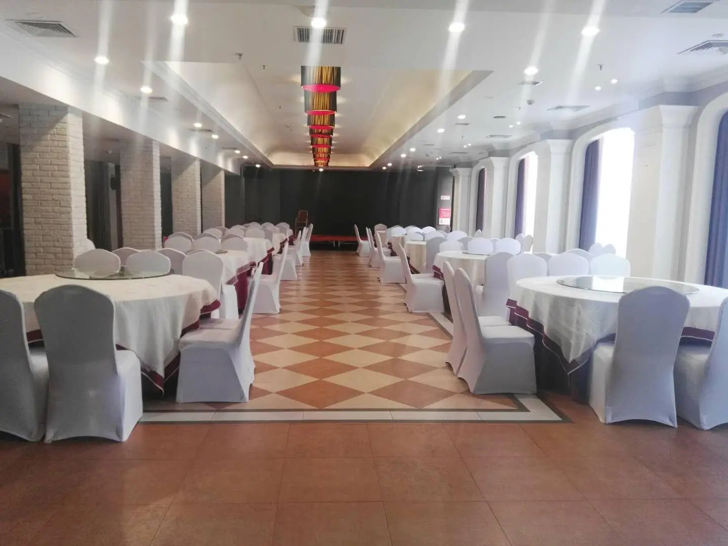 Jiyuan Garden Holiday Inn Hotel