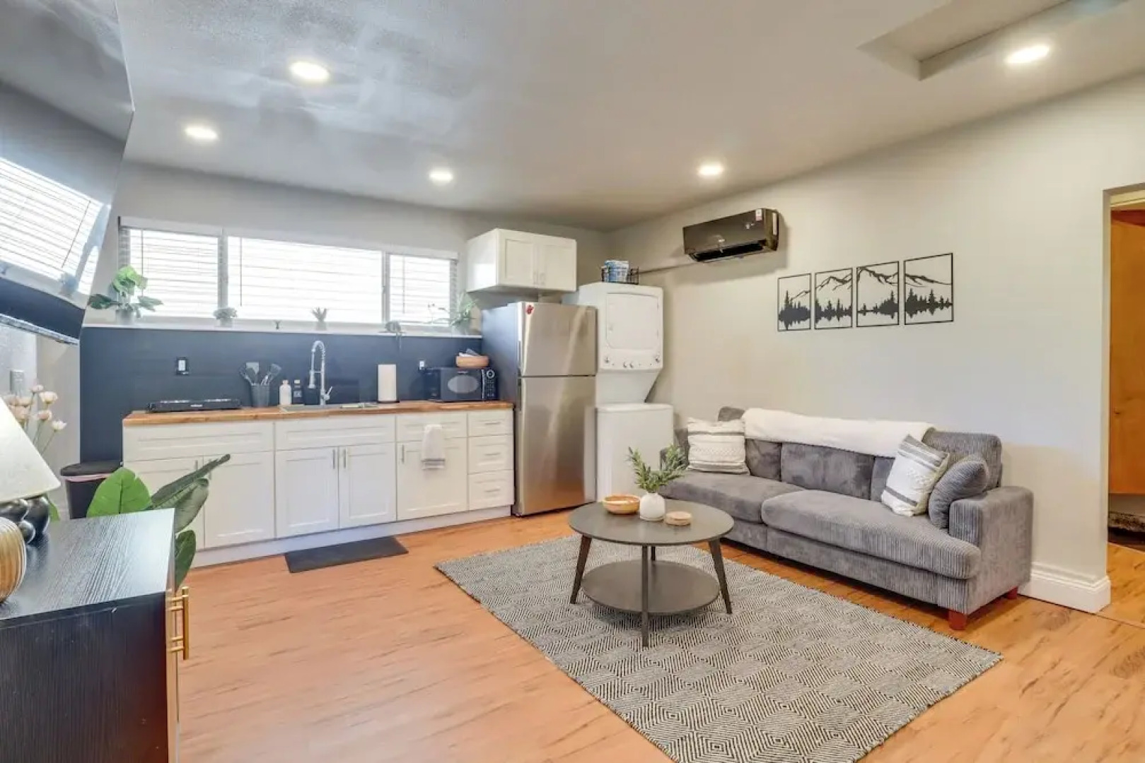 Apt 10 Mi to Portland: Walk to Bus Stop!