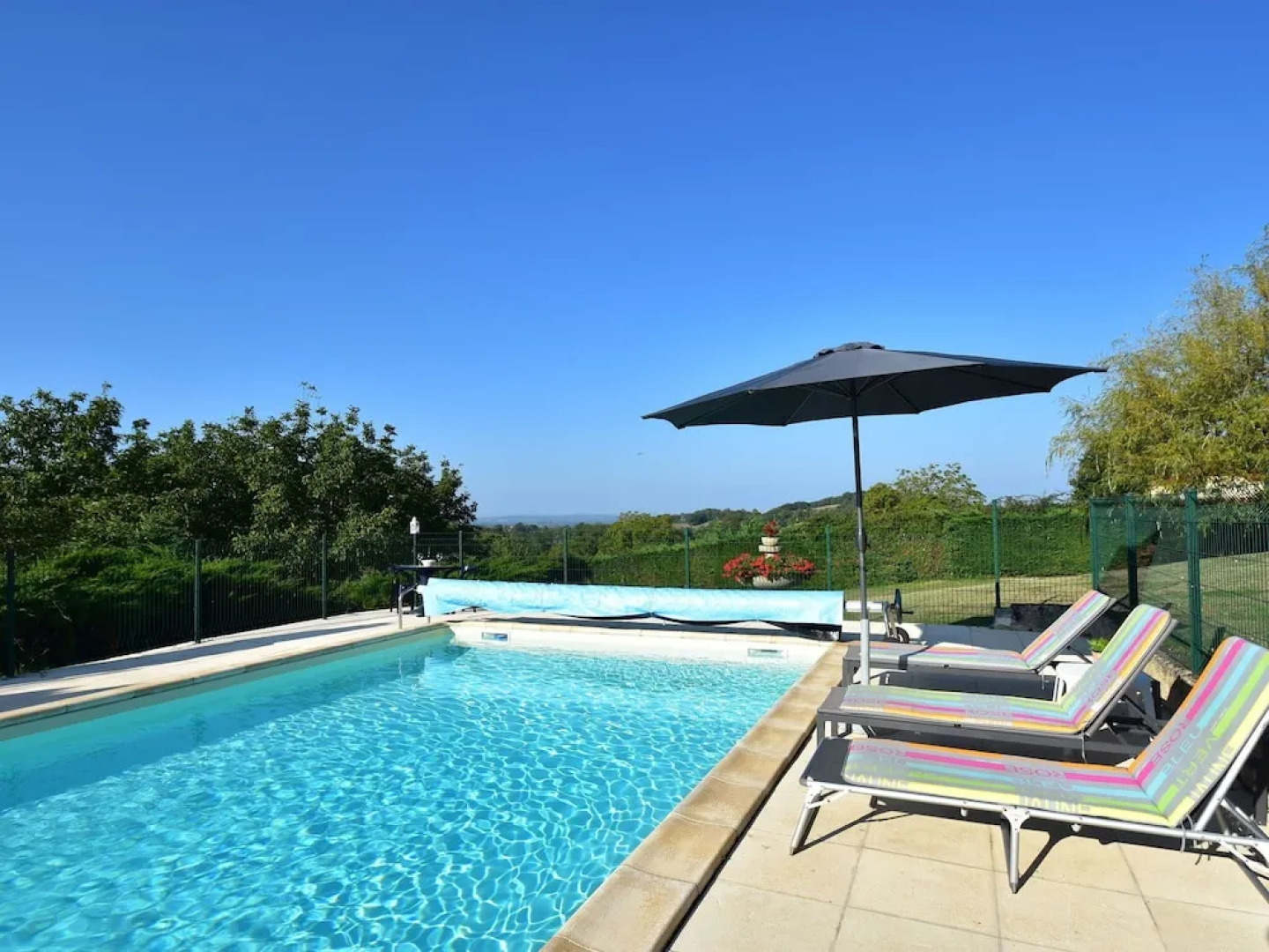 Comfortable Villa Near Alvignac With Private Swimming Pool and Stunning View