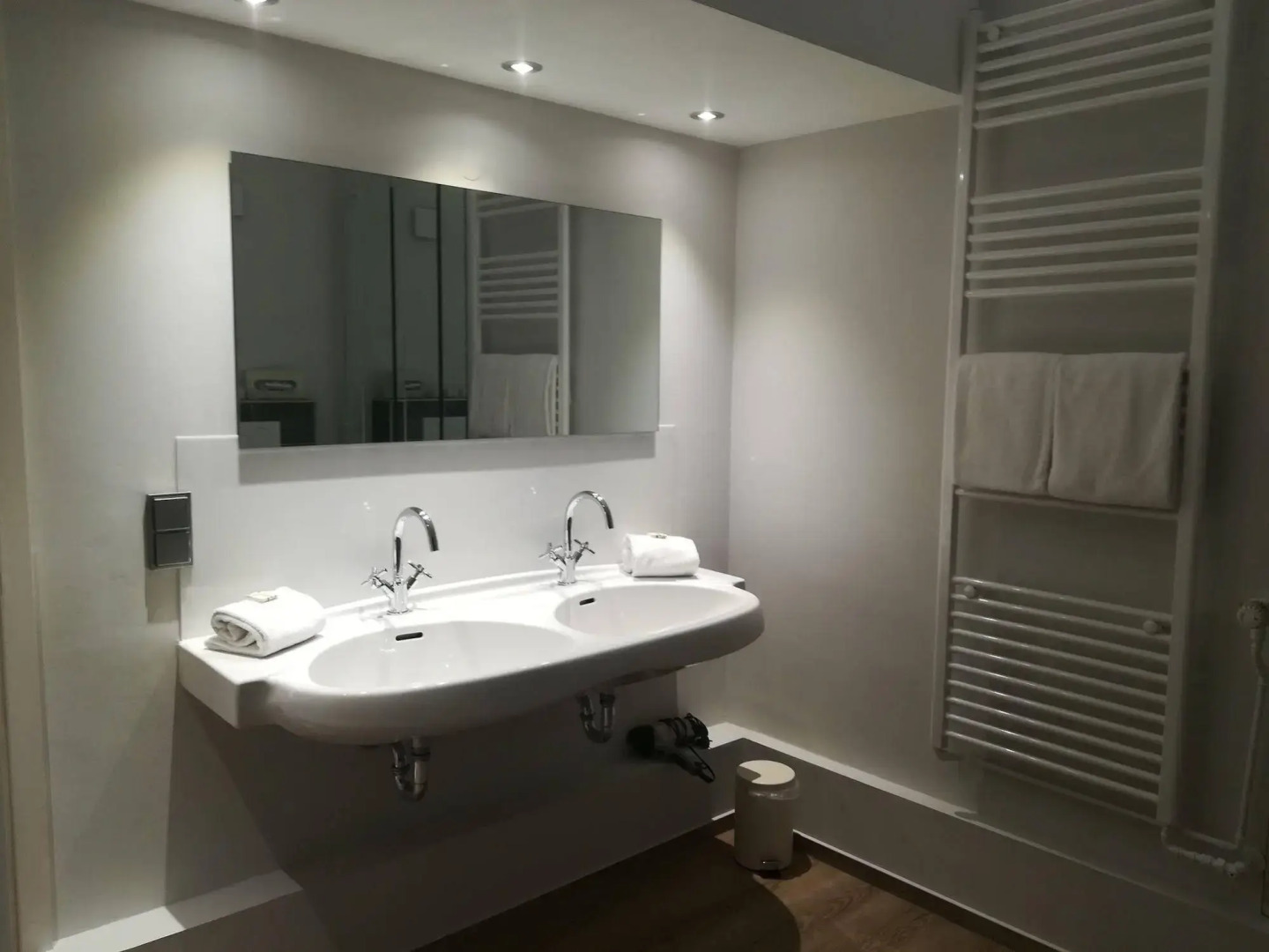 Apartmenthaus Hohe Strae UG