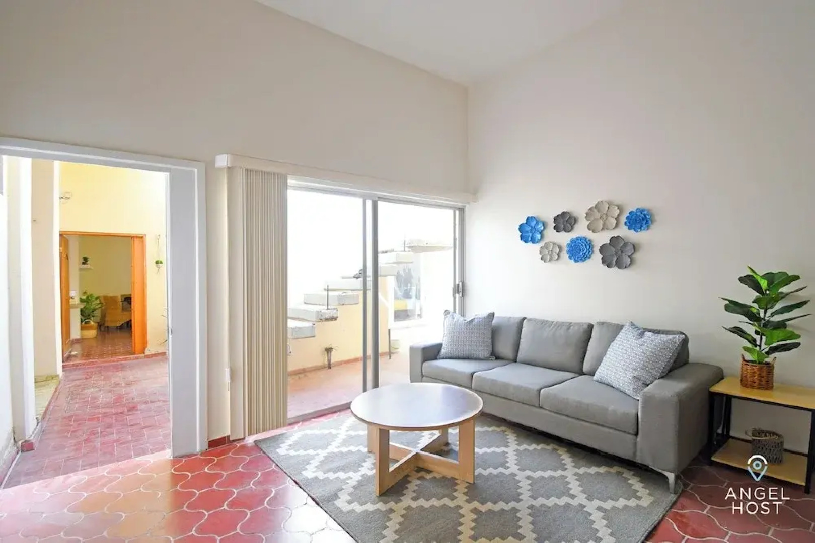 Colorful Zen APTs 2 Blocks to the Beach