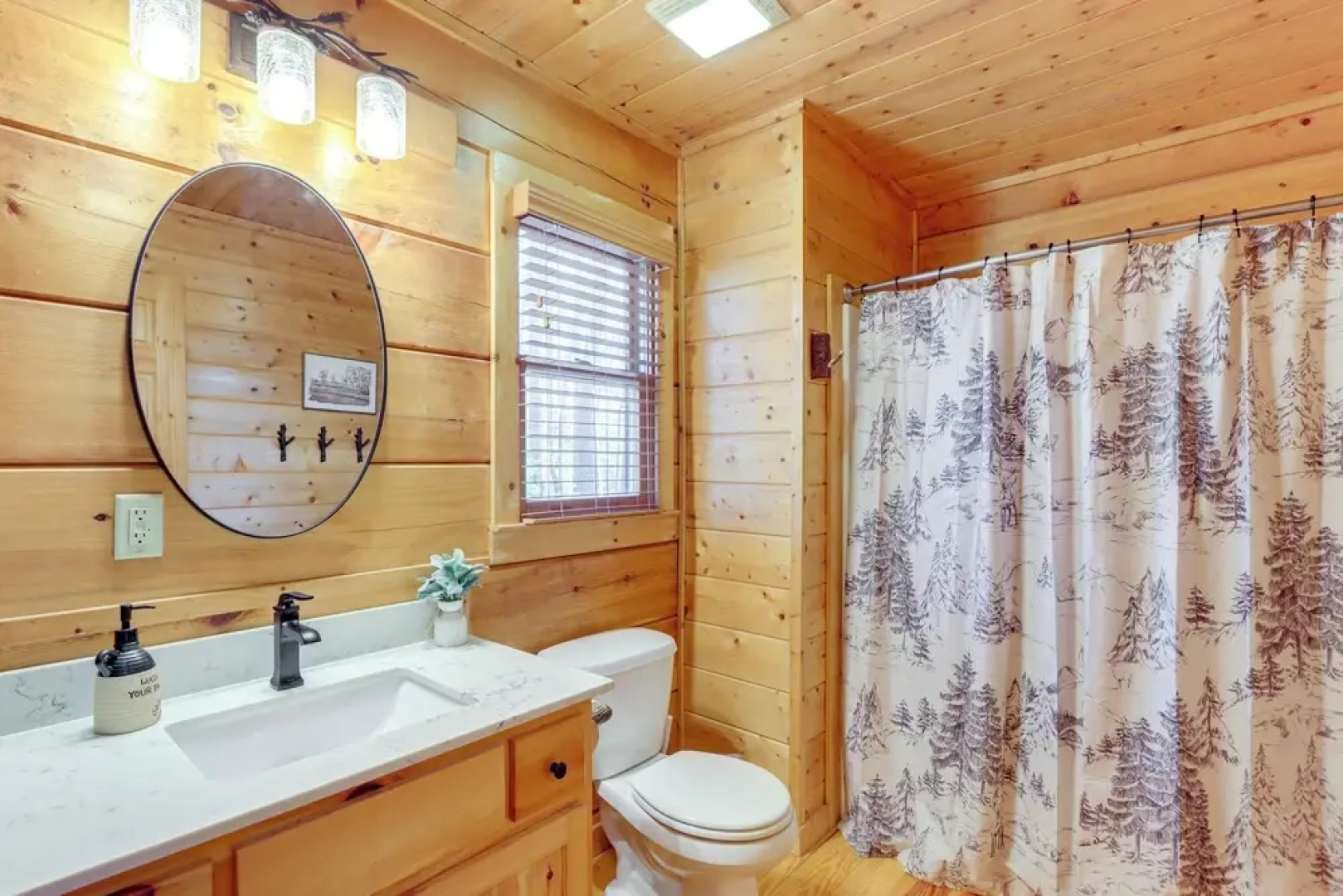 9 Mi to Dtwn Blue Ridge: Cabin w/ Deck & Grill!