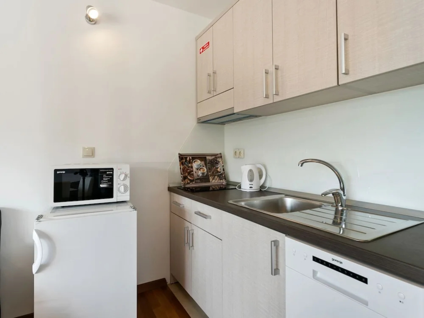 Delightful Apartment in Drvenik With Balcony