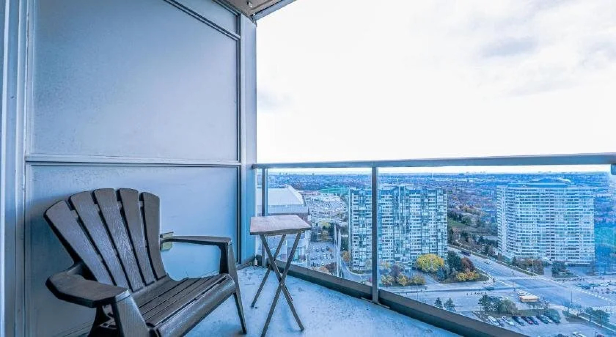 Lake View Luxury Condo by Elite Suites