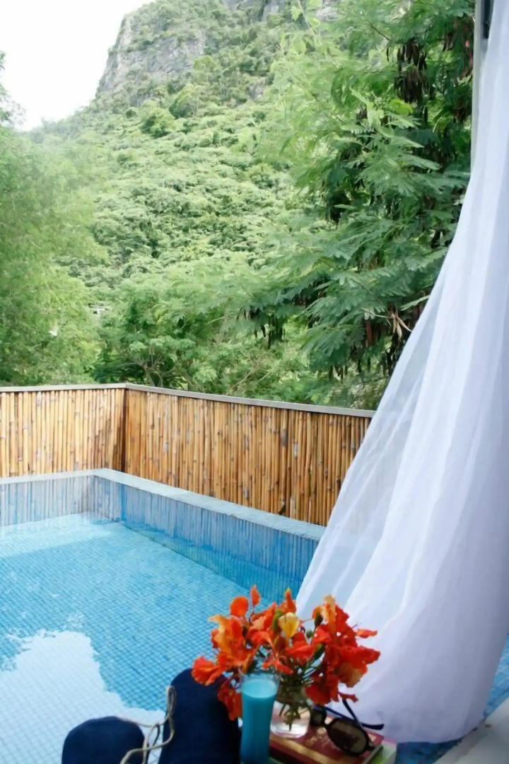 Brassiere Beach Resort