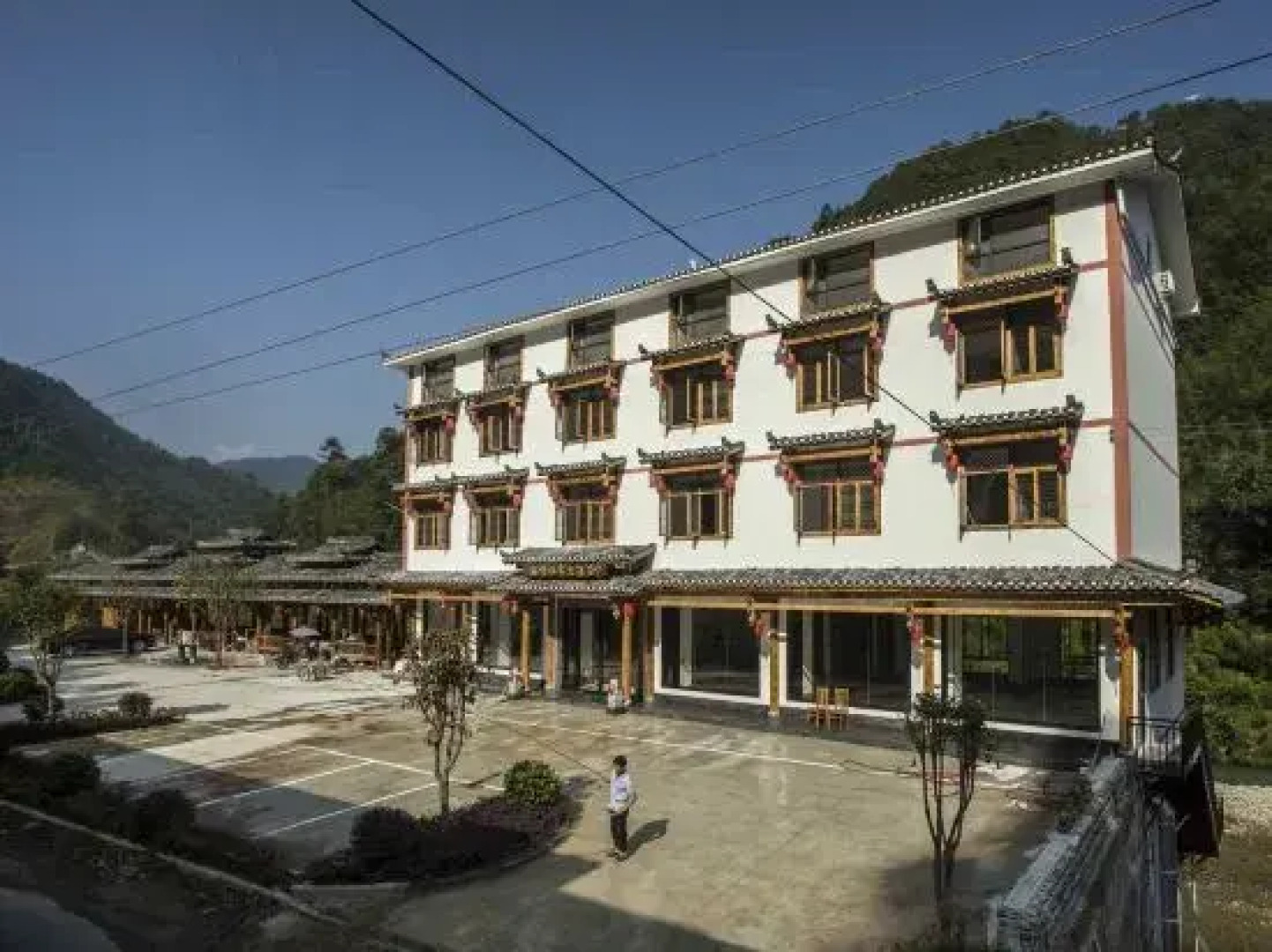 Longji Longbao Zhuangjia Hotel