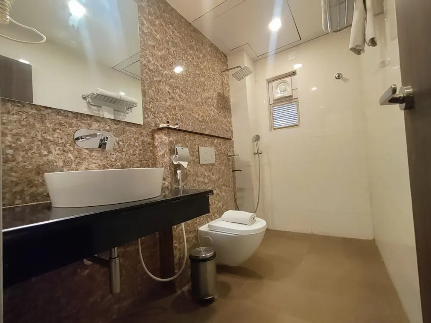 Sambhabana Hotel & Suites