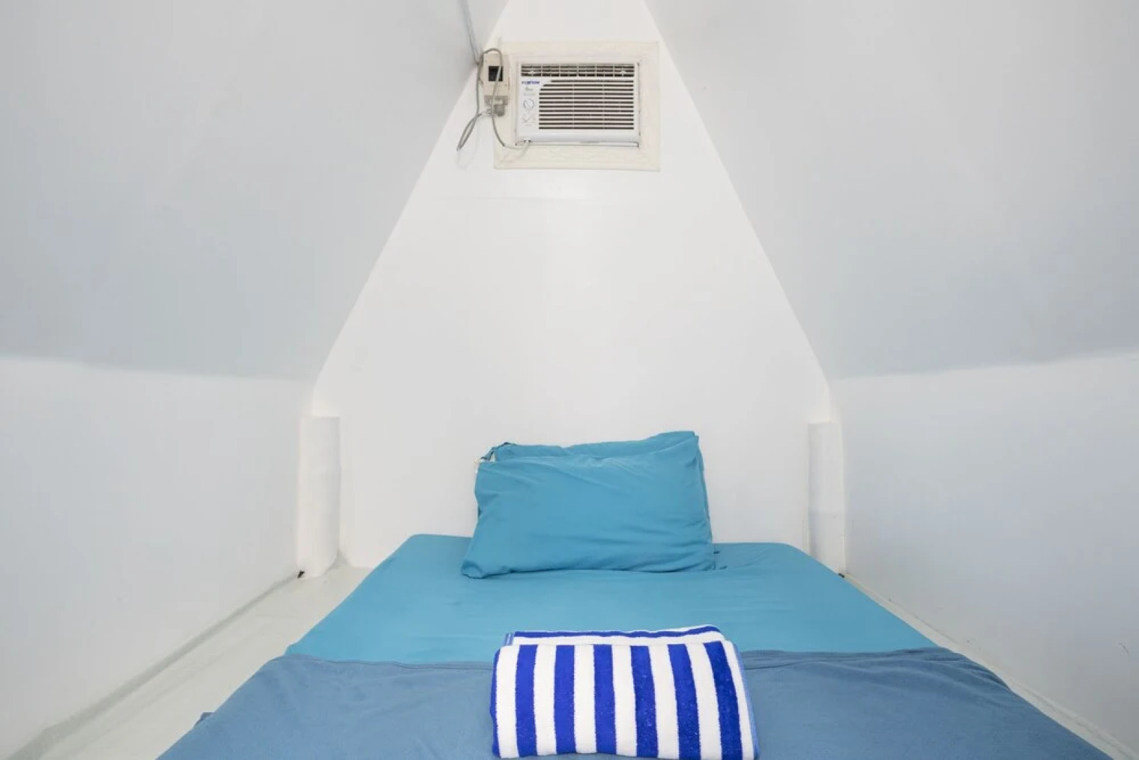 Costas De Liwa Bar & Beach Resort