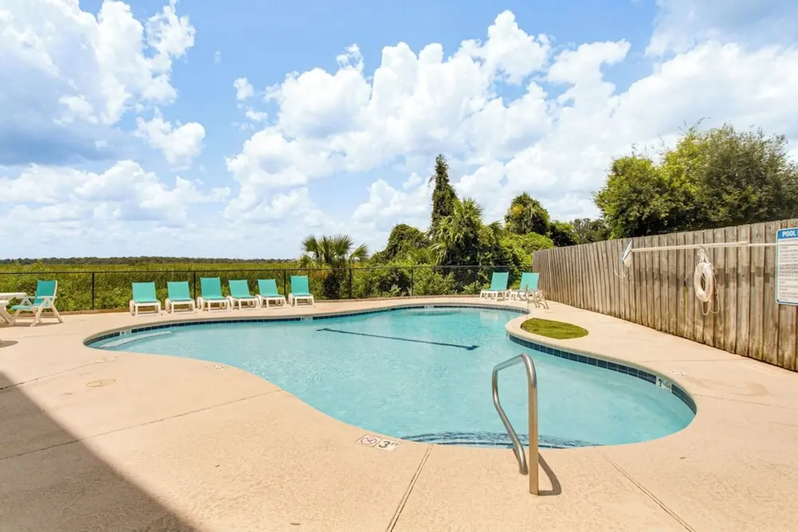 Darien Condo w/ Boat Dock Access: Walk to Downtown