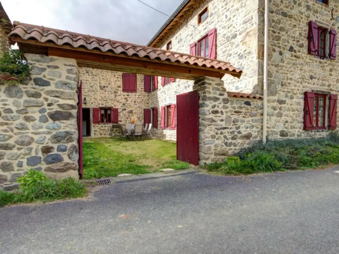 Gîte Saint-Just-en-Bas, 4 pièces, 6 personnes - FR-1-496-19