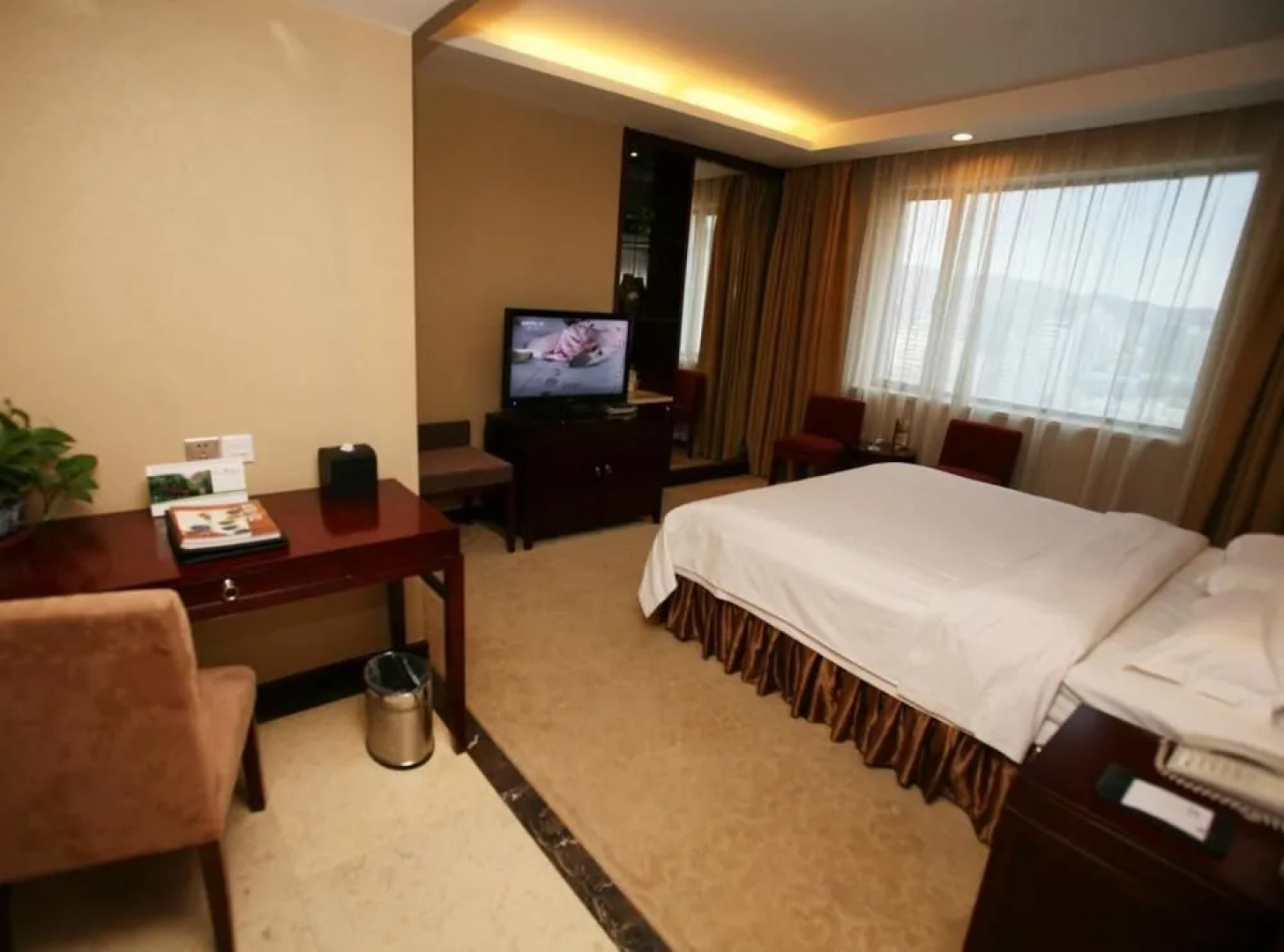 Urumqi City Langcheng Hotel