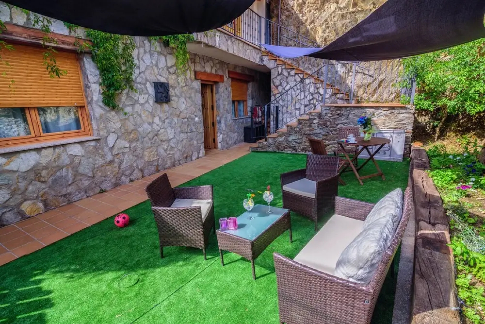 Rural House With Jacuzzi and Fireplace in the Room for 2-4 People