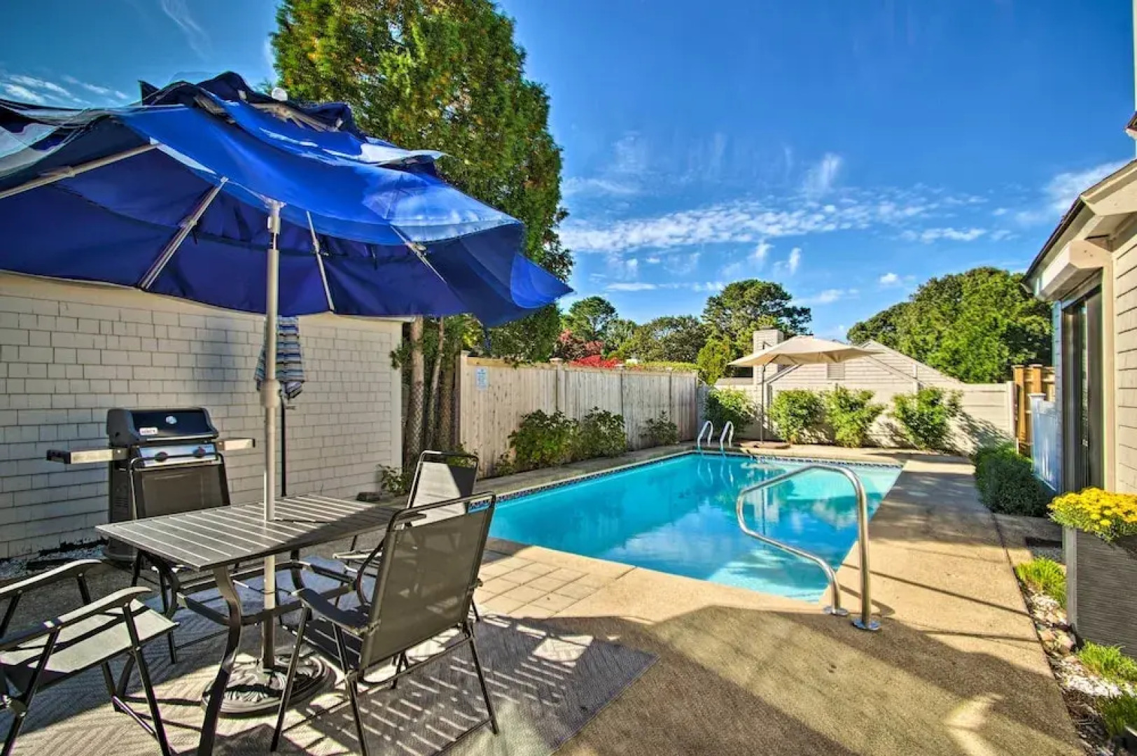 2 Mi to South Cape Beach State Park: Home w/ Yard!