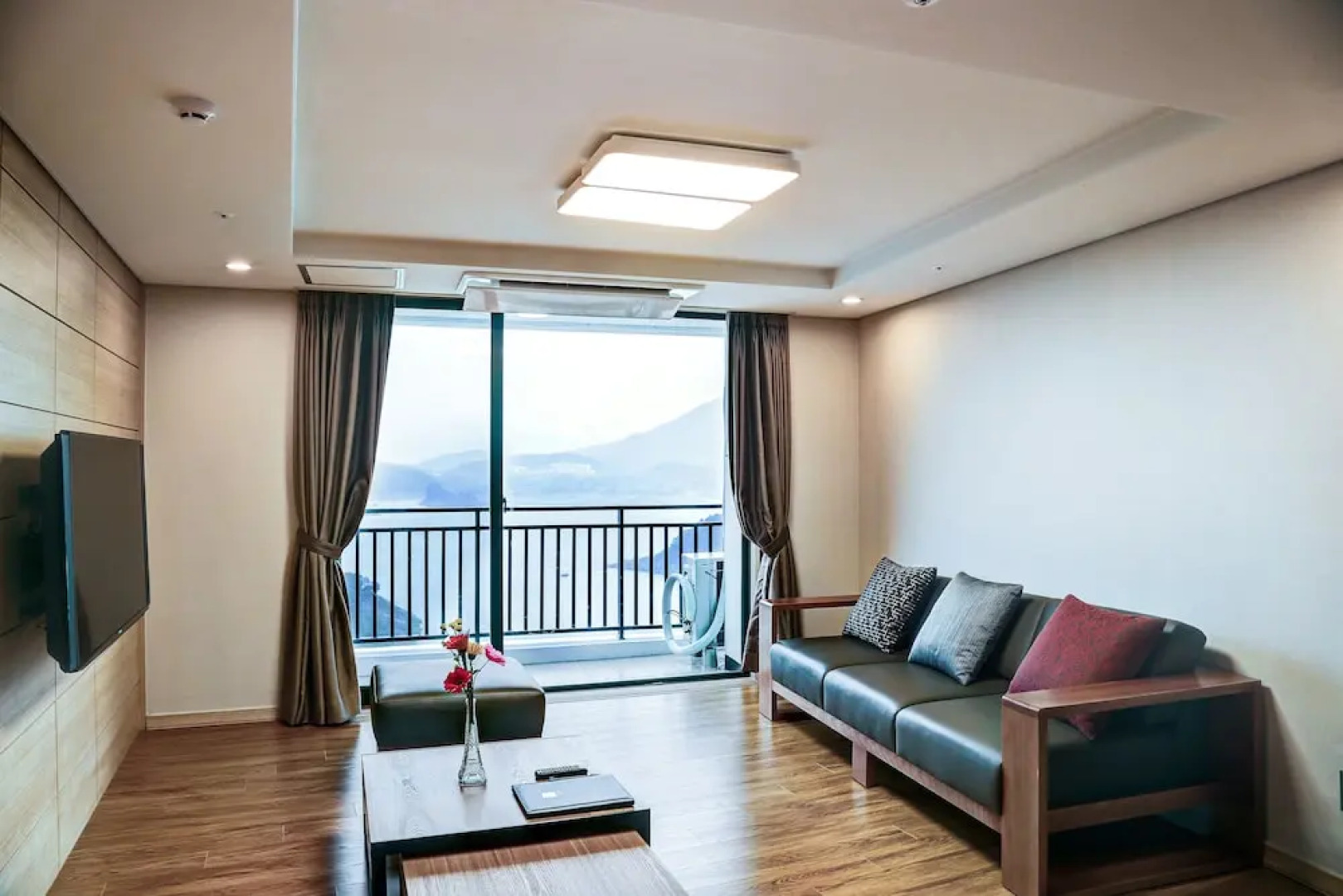 Cheongpung Resort Hill House