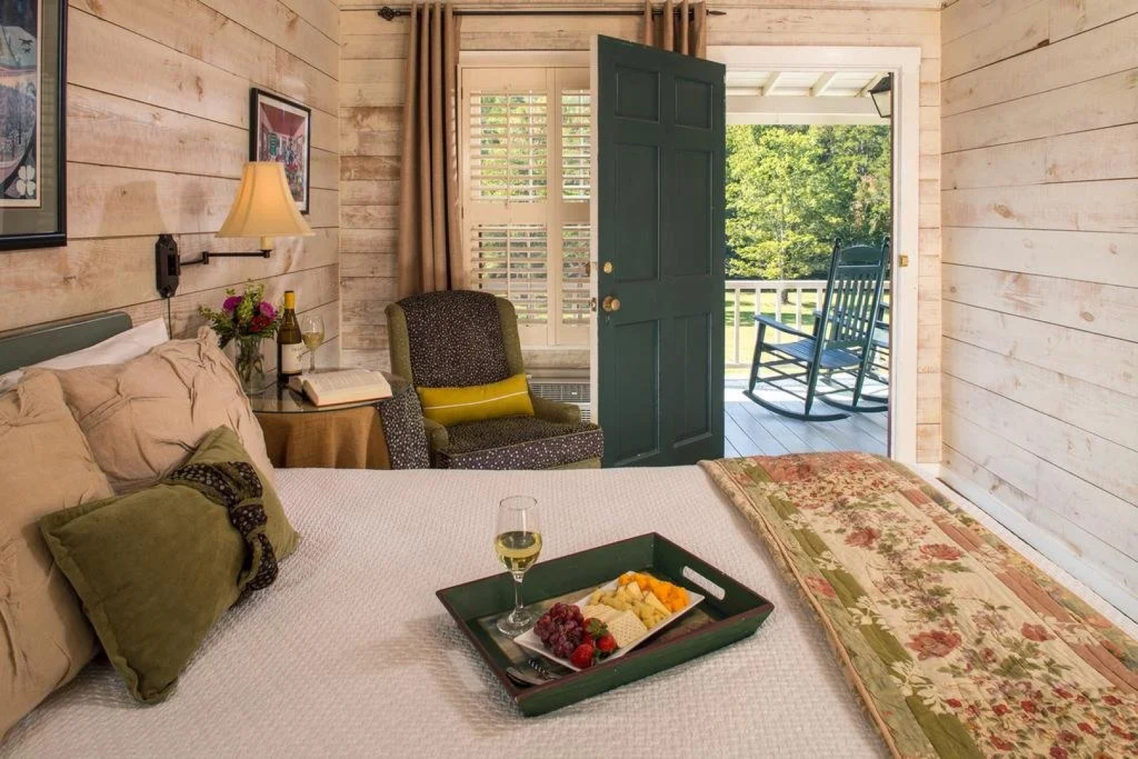 Glen-Ella Springs Hotel & Restaurant