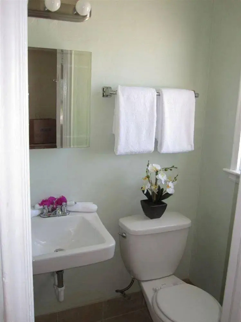 Historic Tavernier Inn Hotel