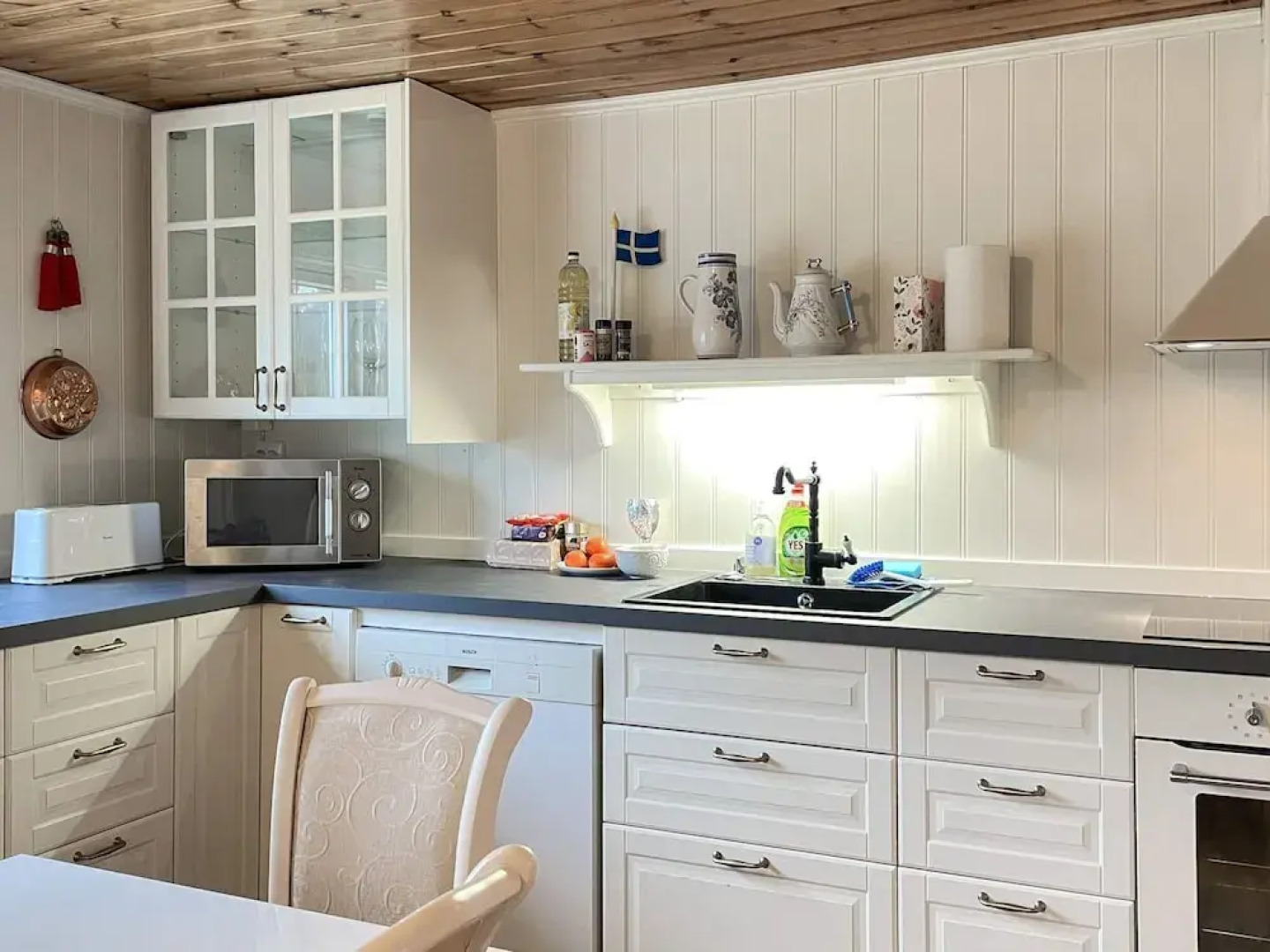 Serene Lakehouse With Rowing Boat