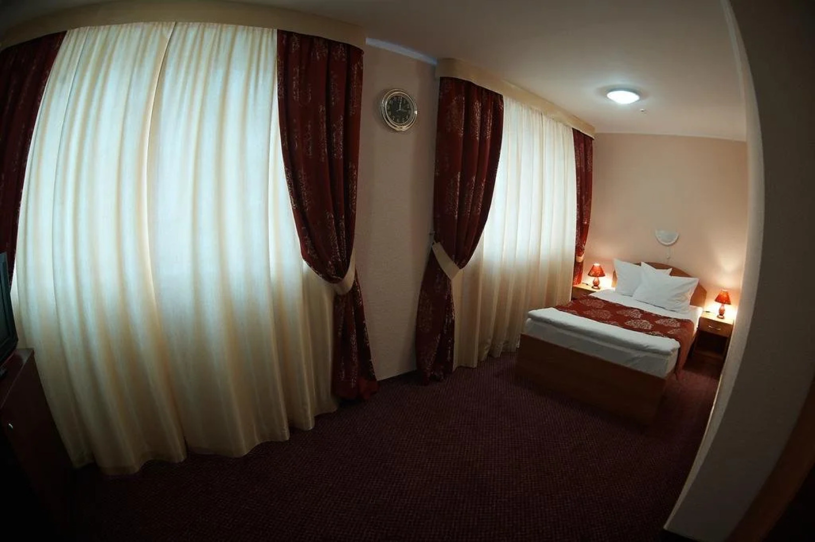 Отель Украина