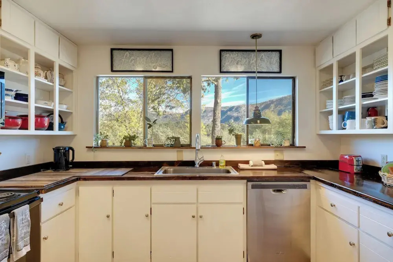 Secluded Mountain Hideaway < 8 Miles to Bass Lake!