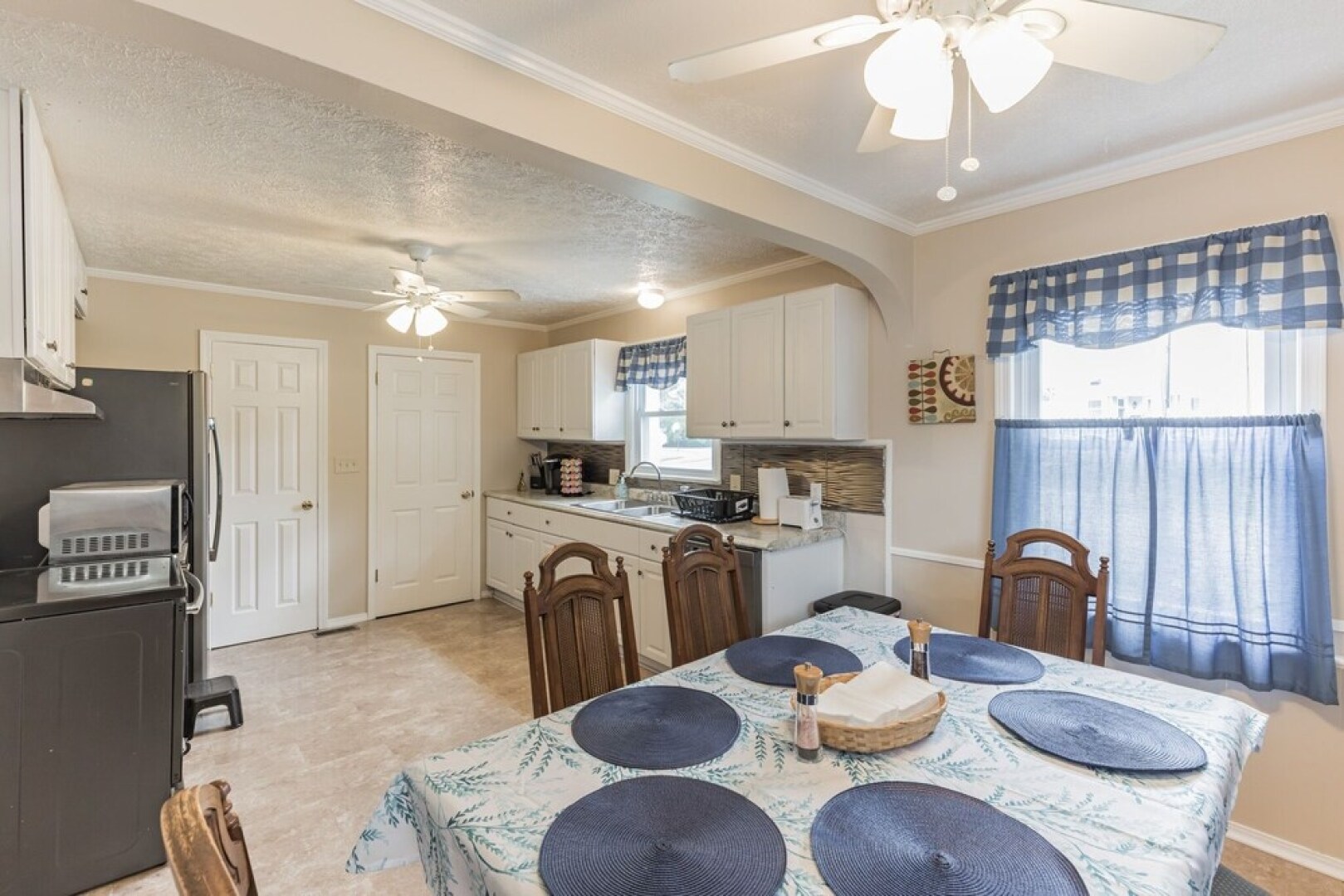 Beautiful 4 Br Home In Lovely Neighborhood - Walk To Pro Football Hof! 4 Bedroom Home by Redawning