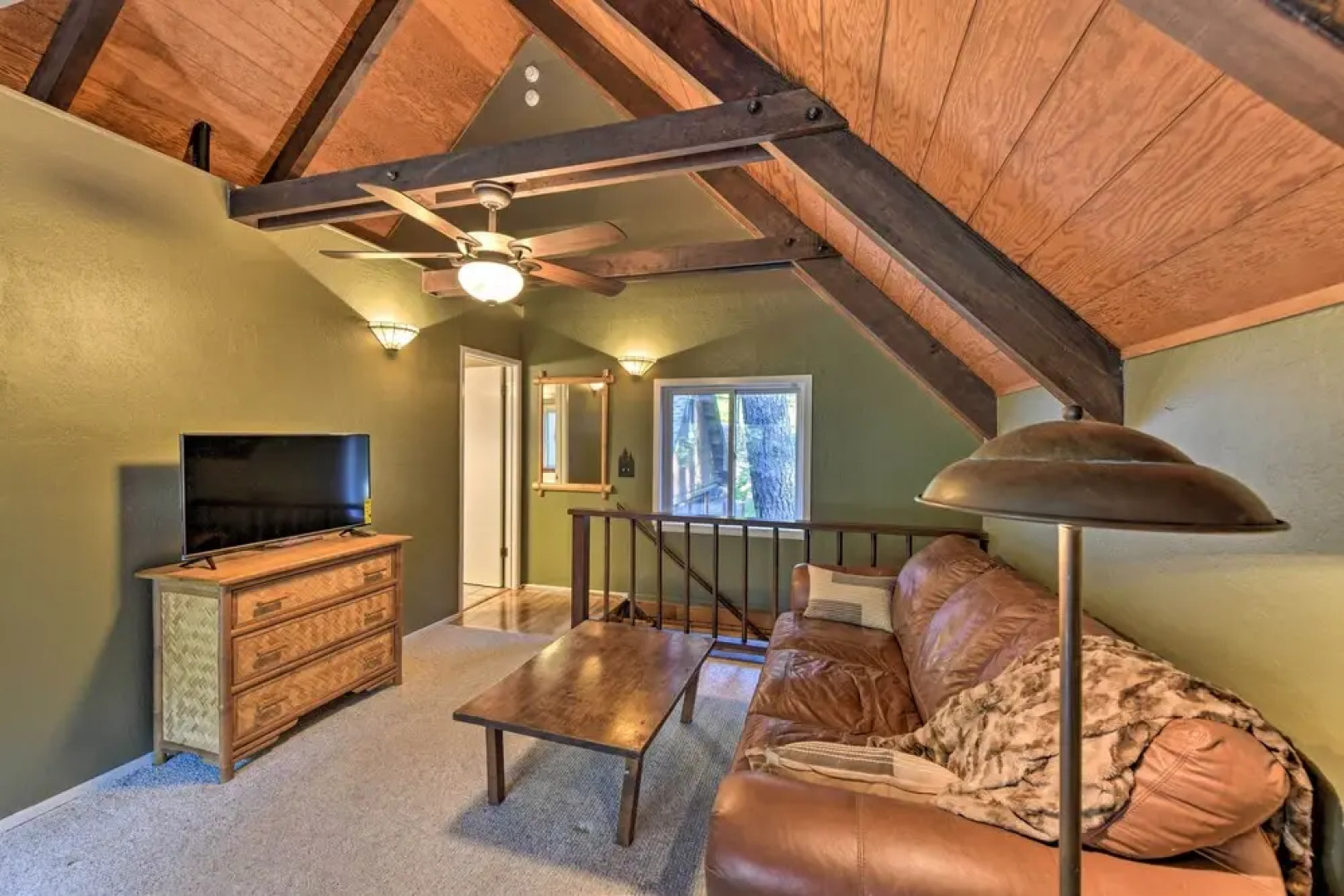 Near Vineyards: Cabin w/ Hot Tub in Pollock Pines!