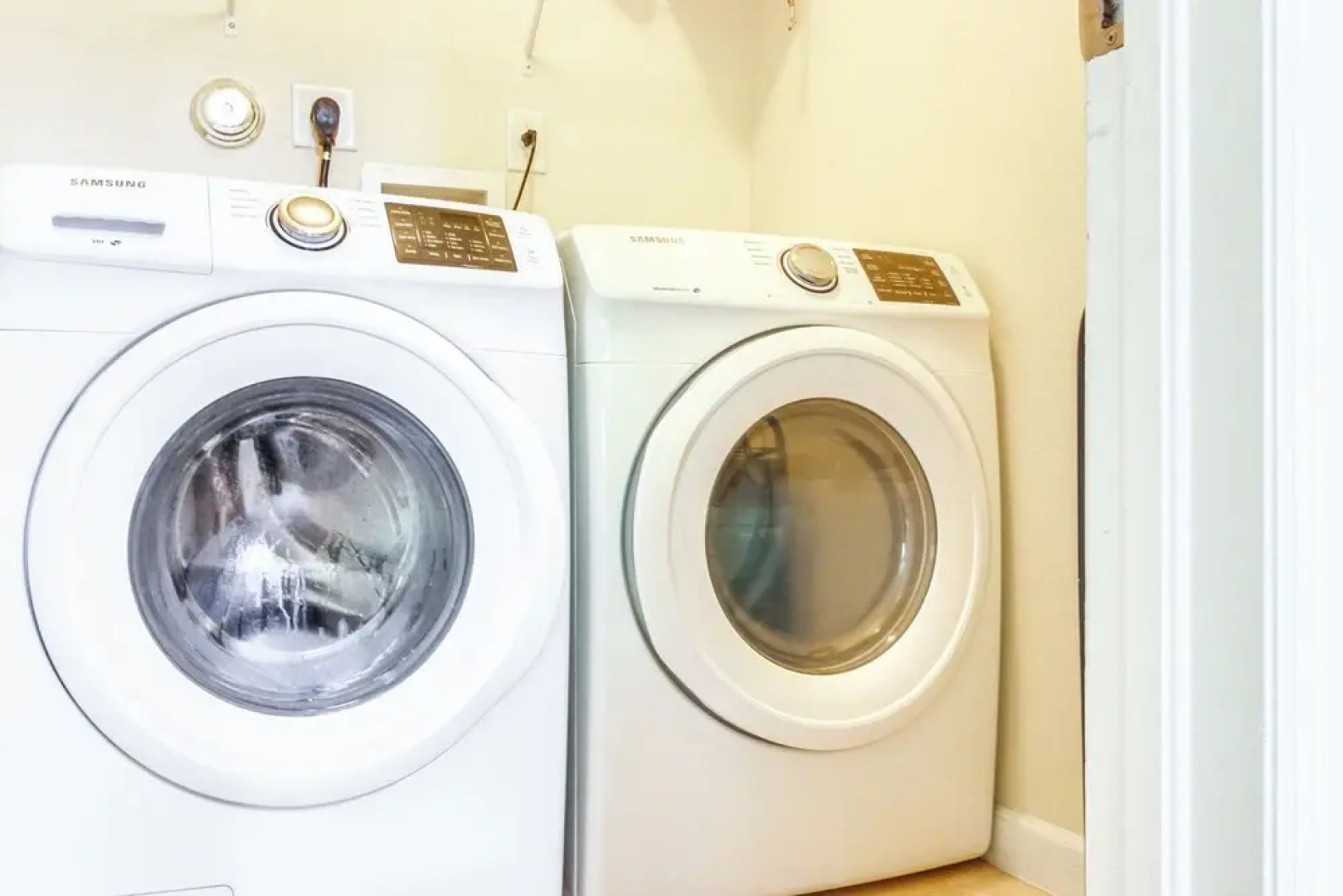 Yard w/ Lake View: Remote Working Hub in Homestead